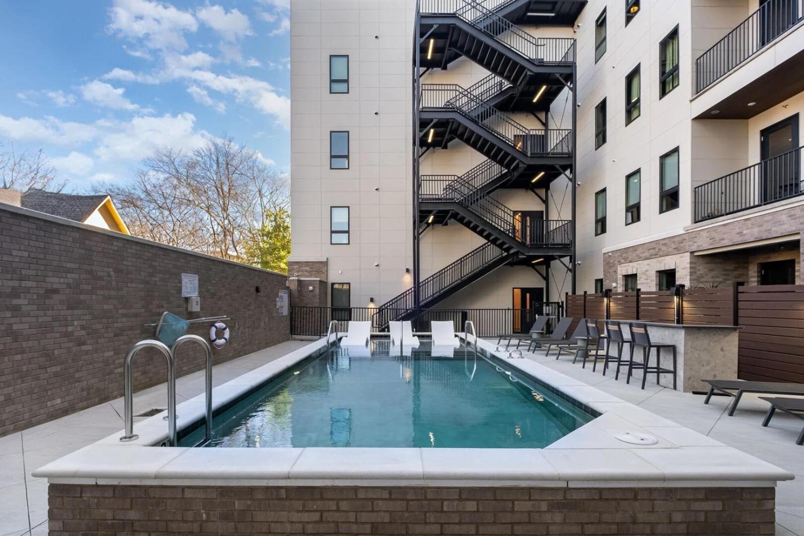 Harmony Octave-2 Units-pool/gym-4 Mins To Broadway *