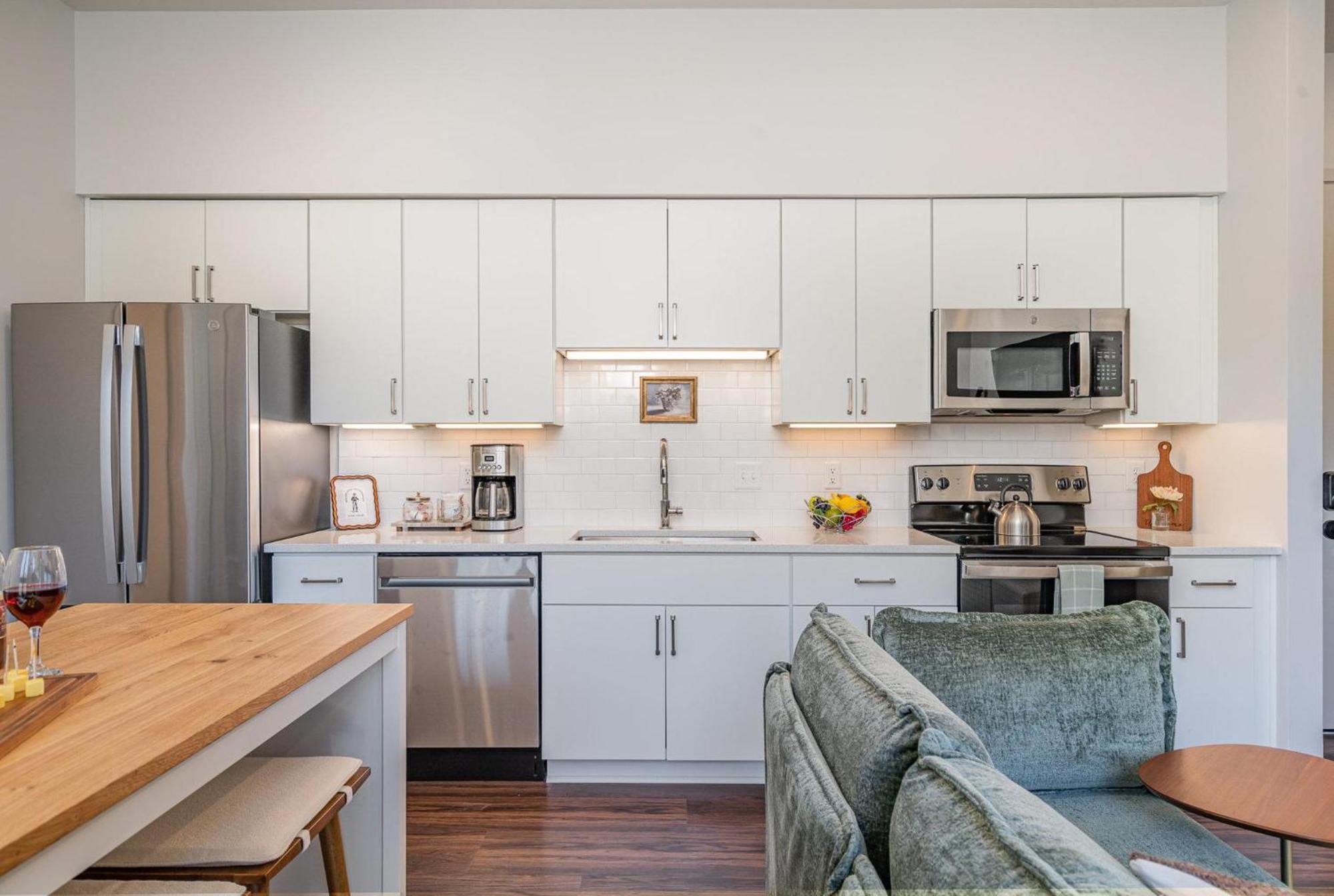 Harmony Octave-2 Units-pool/gym-4 Mins To Broadway