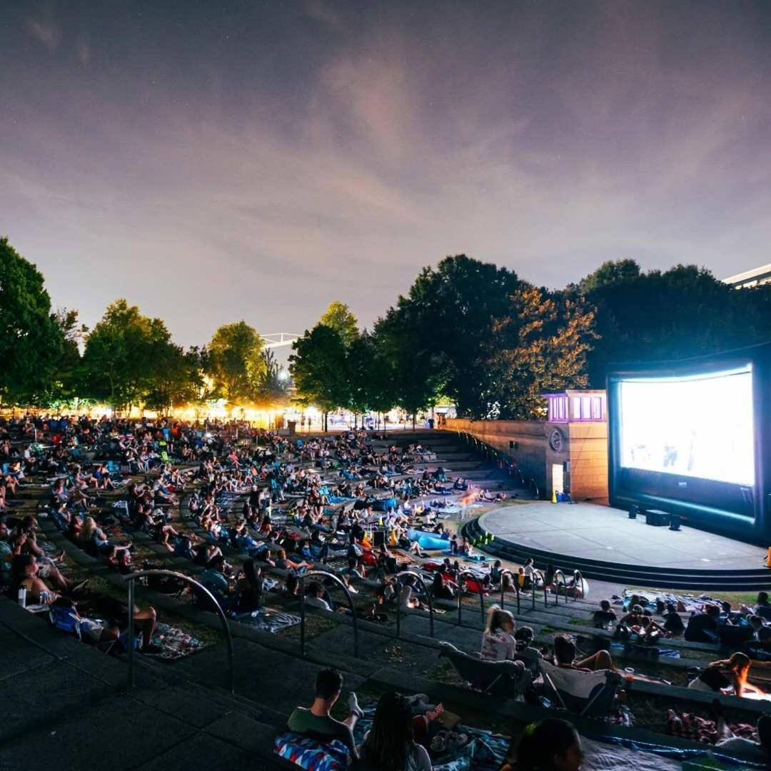 6 Bed With En Baths, Host Up To 20, Rooftops, Parking, Gourmet Kitchens, Cozy Living Spaces, Skyline Views & Fire Table, Near Downtown, Distilleries & Marathon Village, High-speed Wi-fi, 24hr Hospitality *