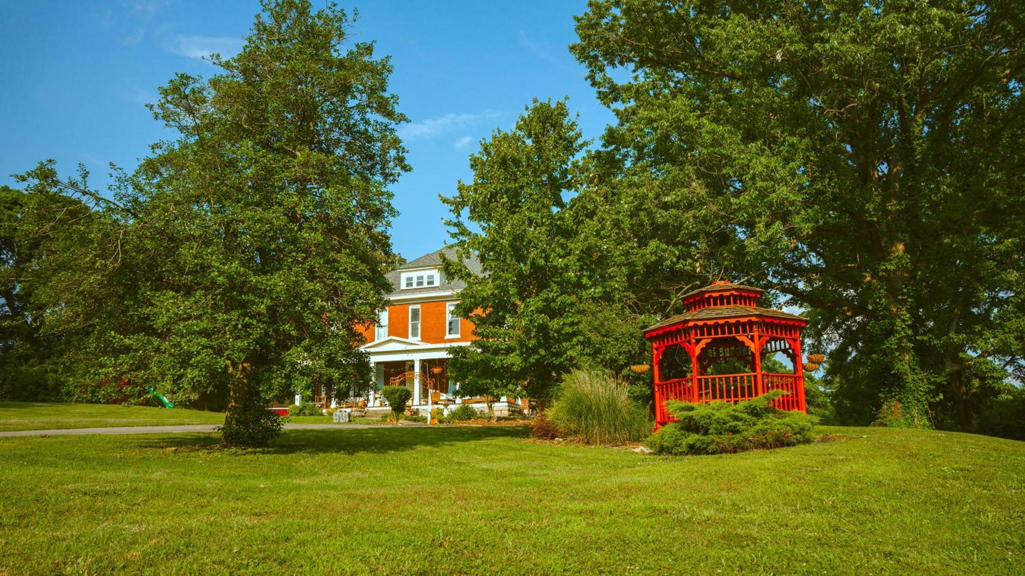 Holiday home The Magnolia Mansion 6 Minutes To Broadway On 4 Acres *