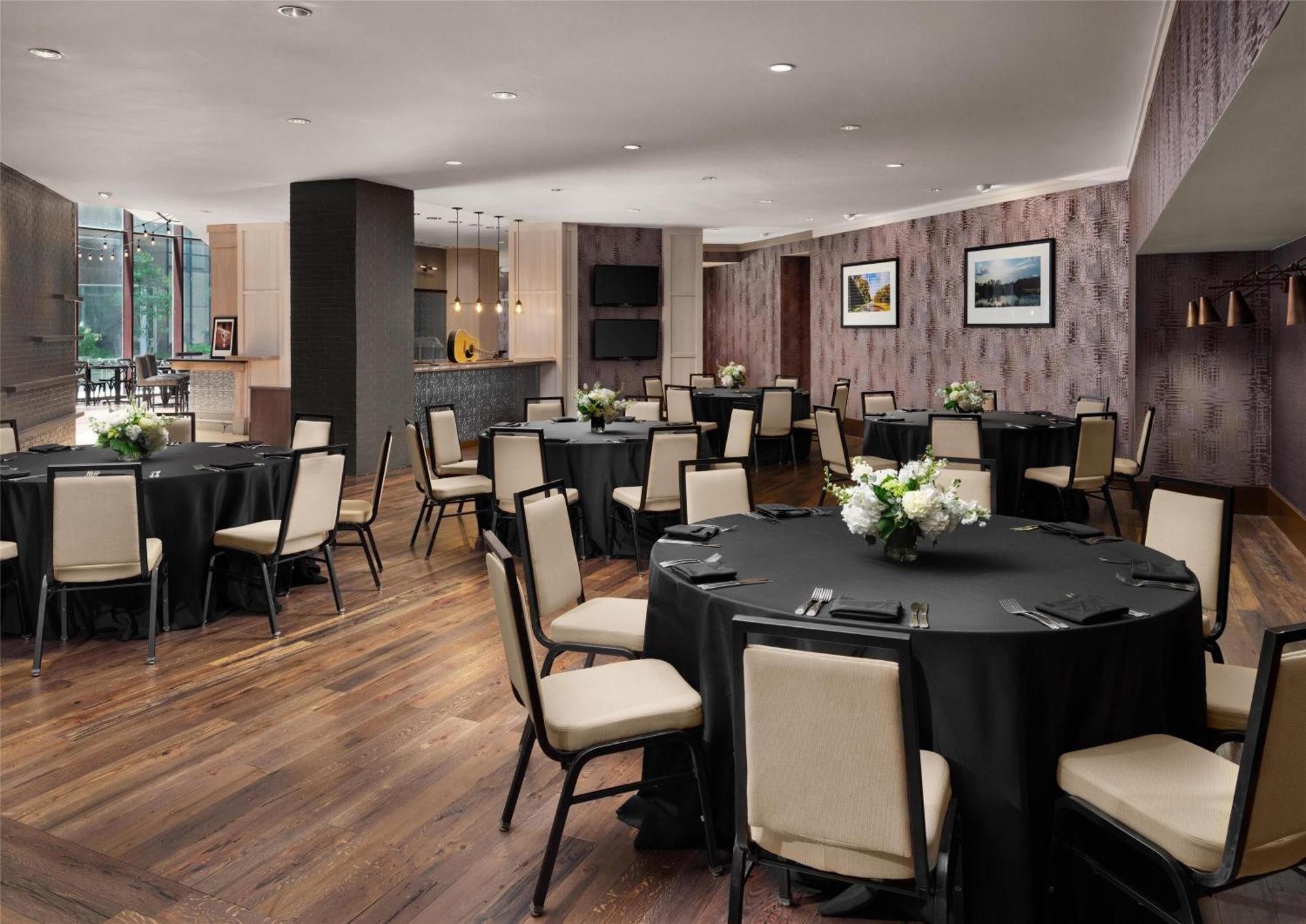 Hotel Doubletree By Hilton Downtown Nashville