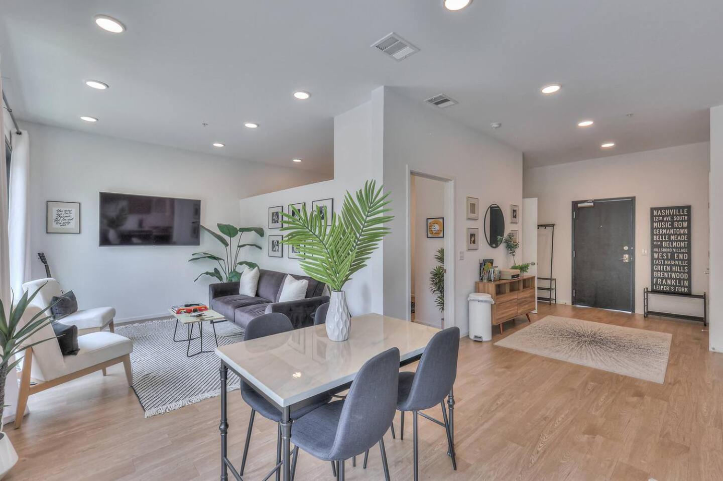 Amazing Downtown W Pool And Free Parking Apartment Nashville