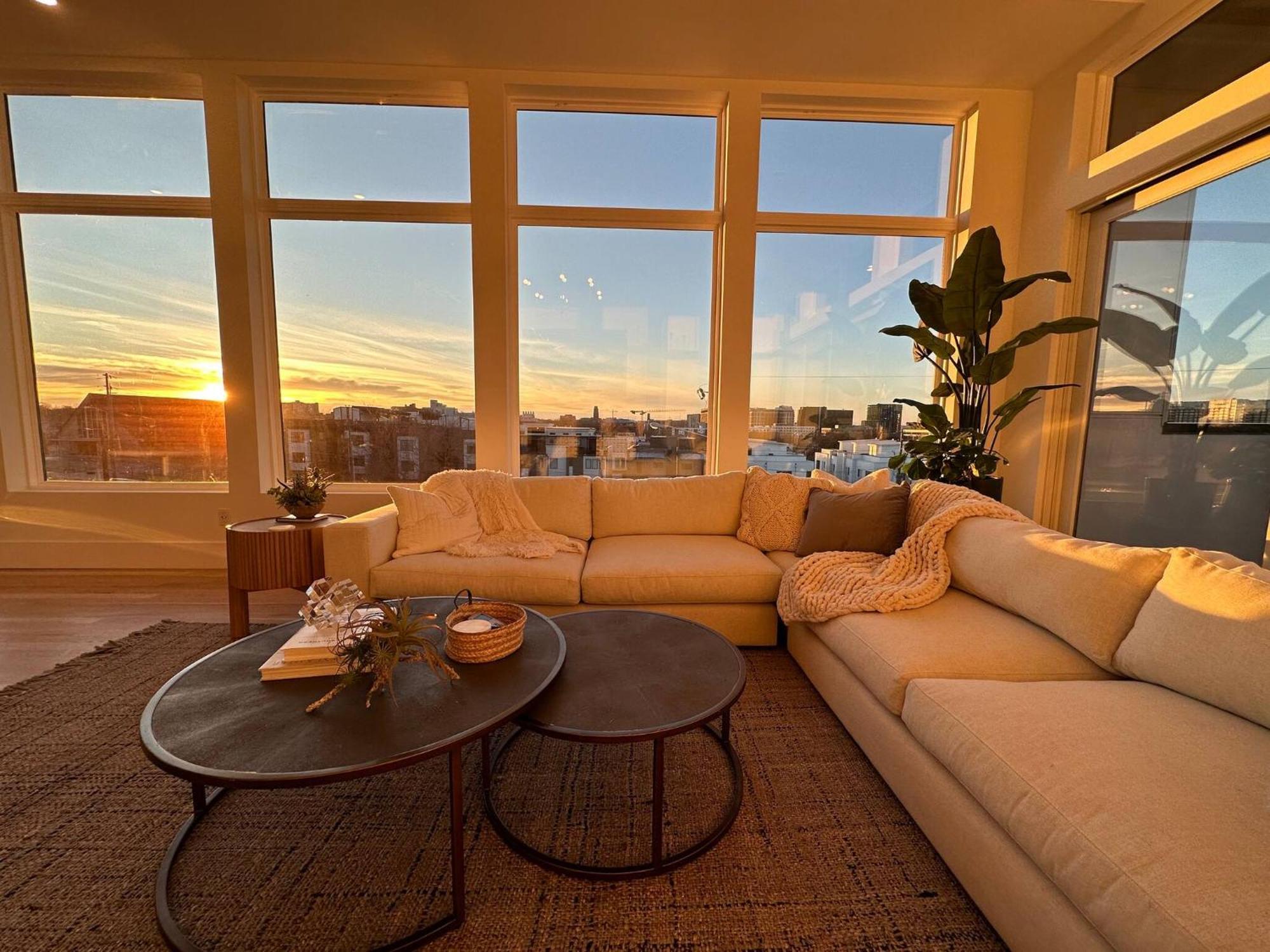 Archer House | Hot Tub Rooftop | Downtown Luxury! *