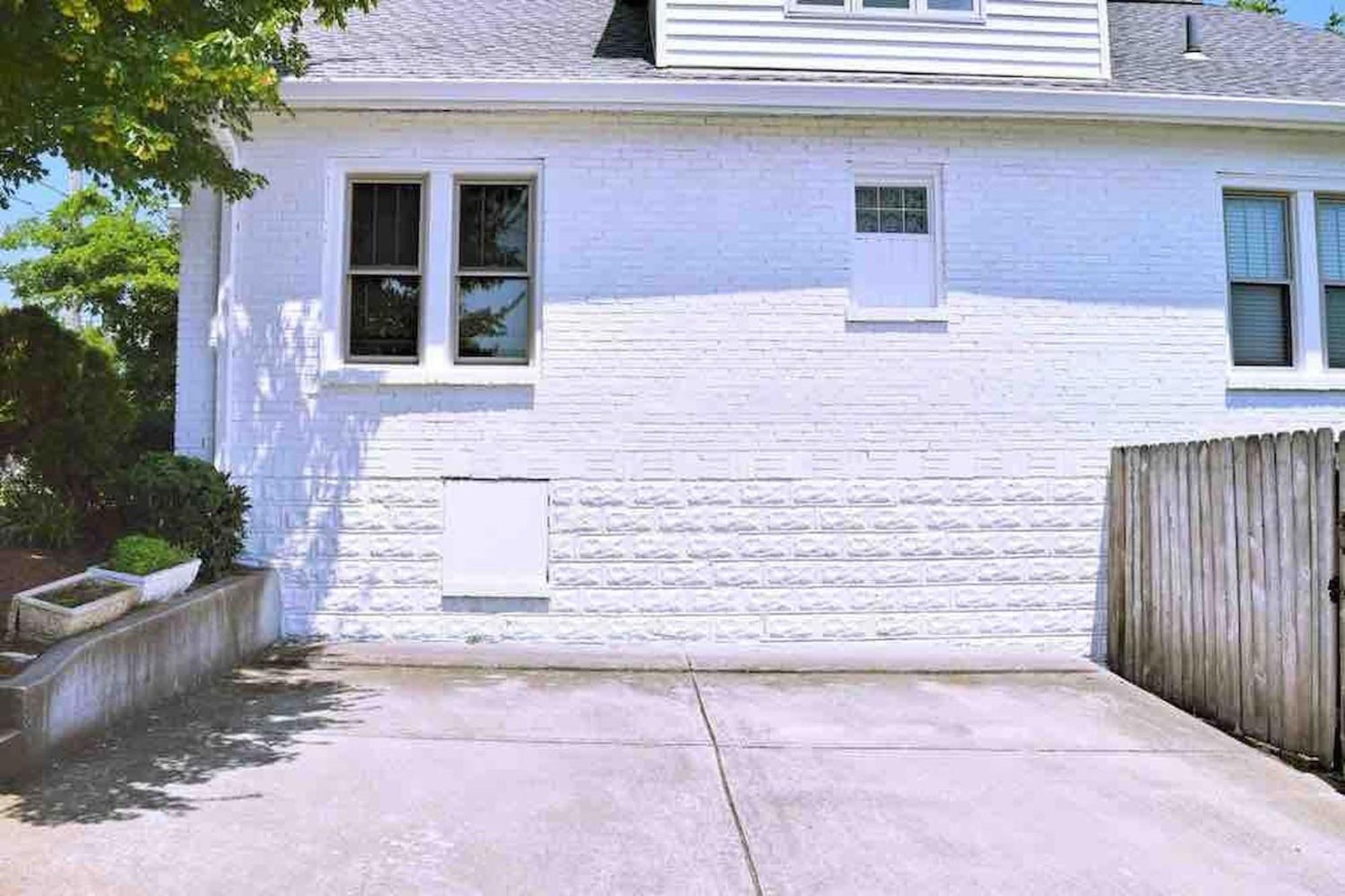 House! Hot Tub, Marg Machine, Walk 12south Holiday home *