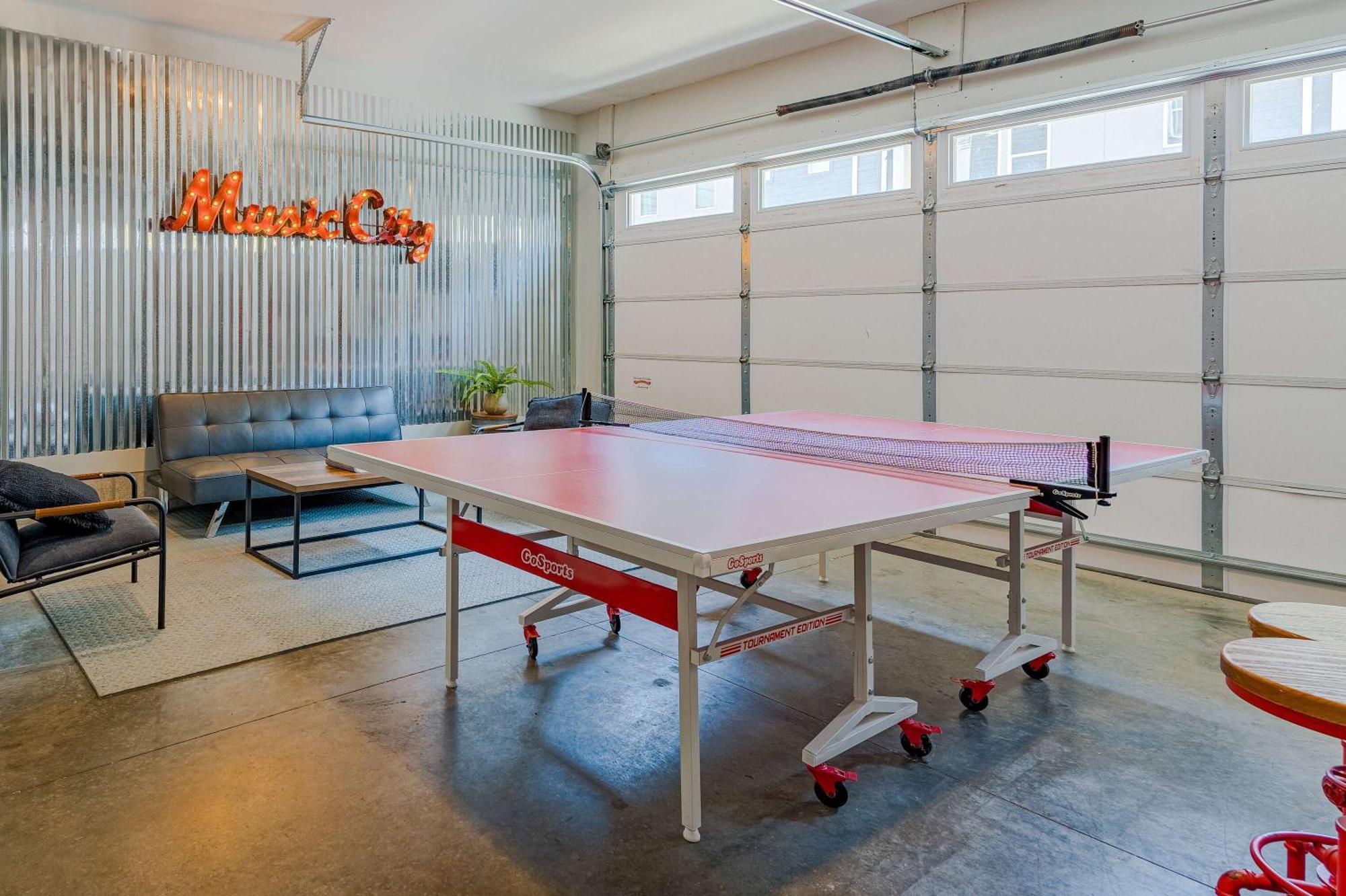 Holiday home Rooftop Deck Grill Ping Pong Near Downtown