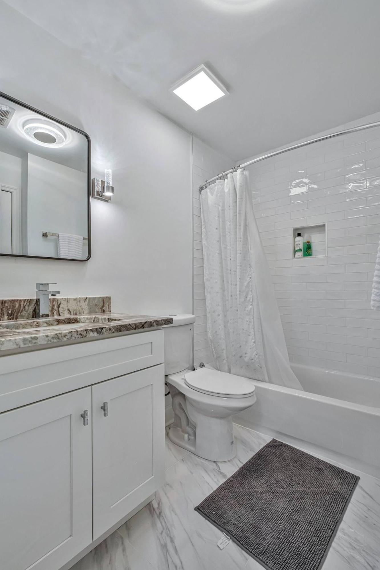 Nest: Renovated Retreat Near Bna