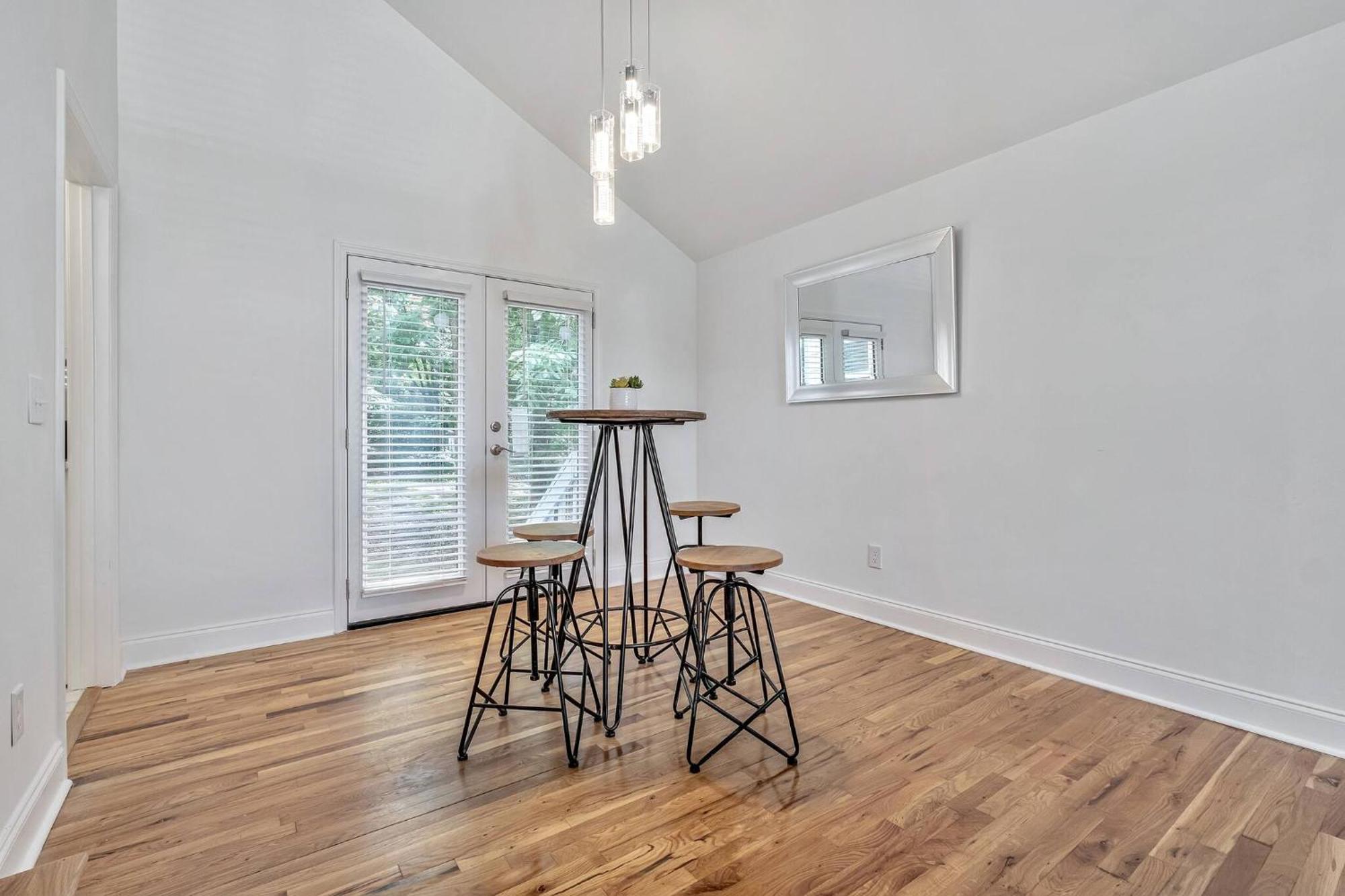 Nest: Renovated Retreat Near Bna Holiday home *