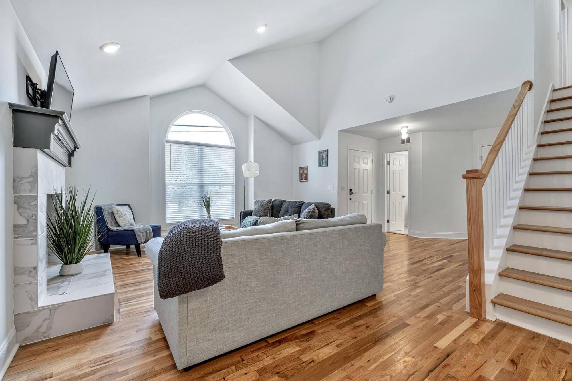 Nest: Renovated Retreat Near Bna Holiday home *