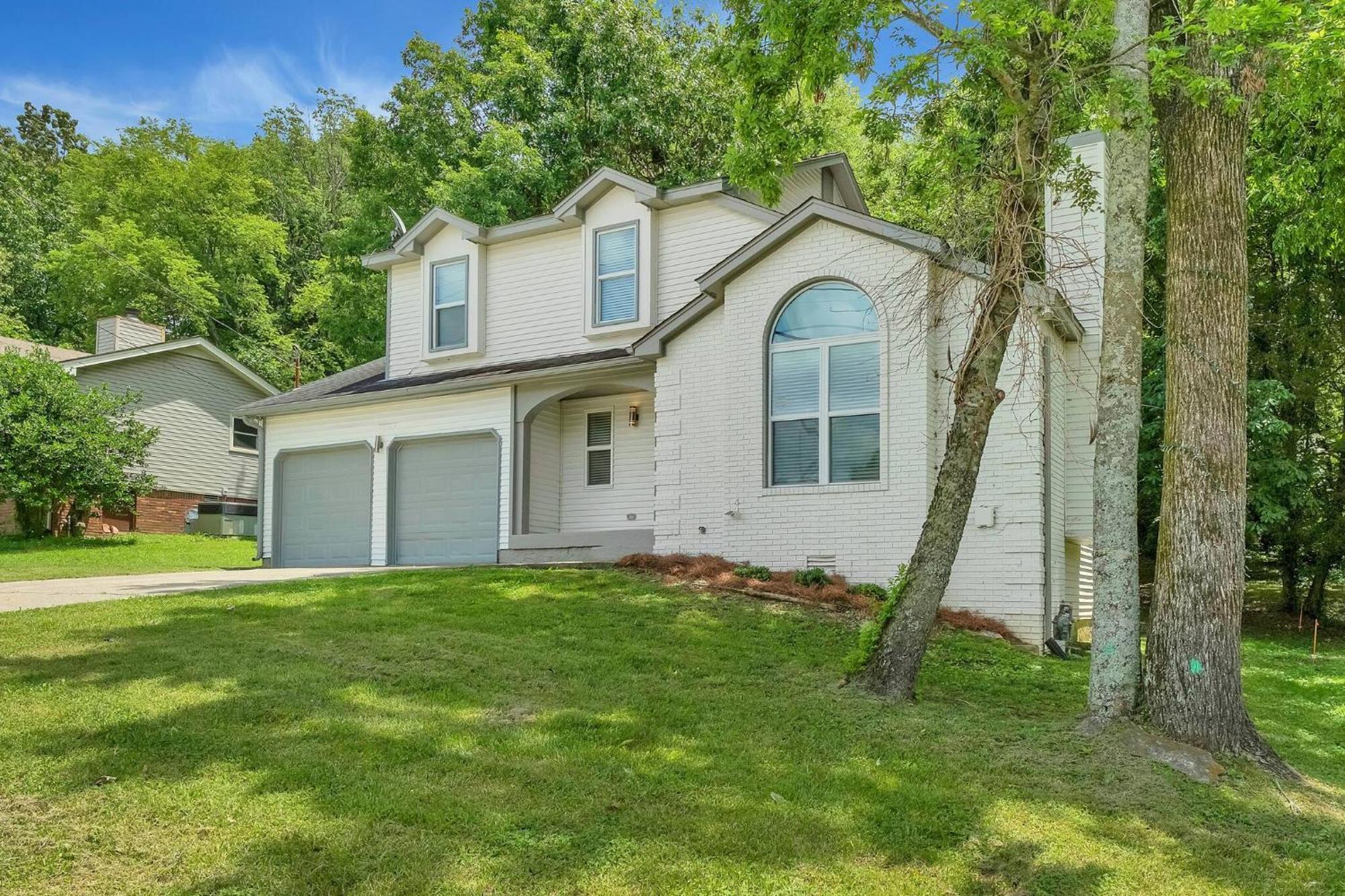 Nest: Renovated Retreat Near Bna