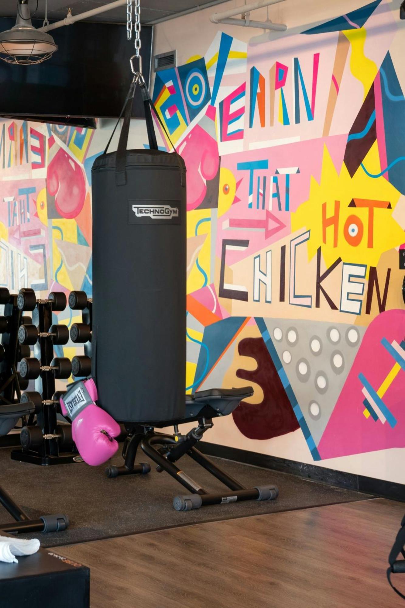 Moxy Vanderbilt Area Hotel 3*