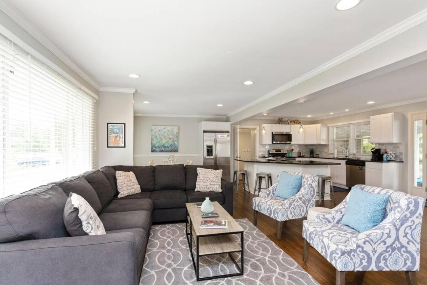 Hip 3 Bed 2 Bath *