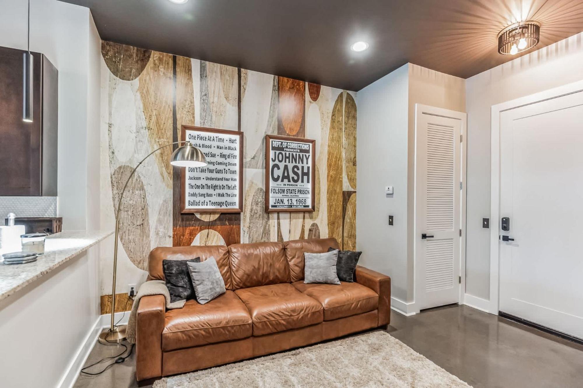 Chic West End Loft Right Next Door To Vanderbilt Holiday home Nashville
