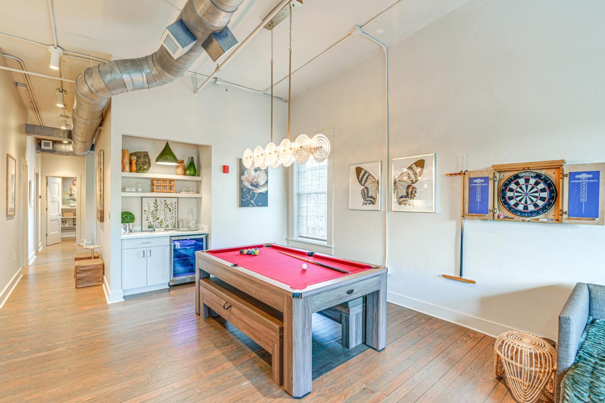 Walk To Vanderbilt Eclectic In Apartment
