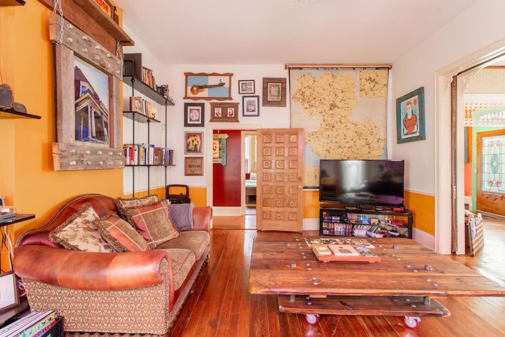 Eclectic Pet Friendly In East Holiday home