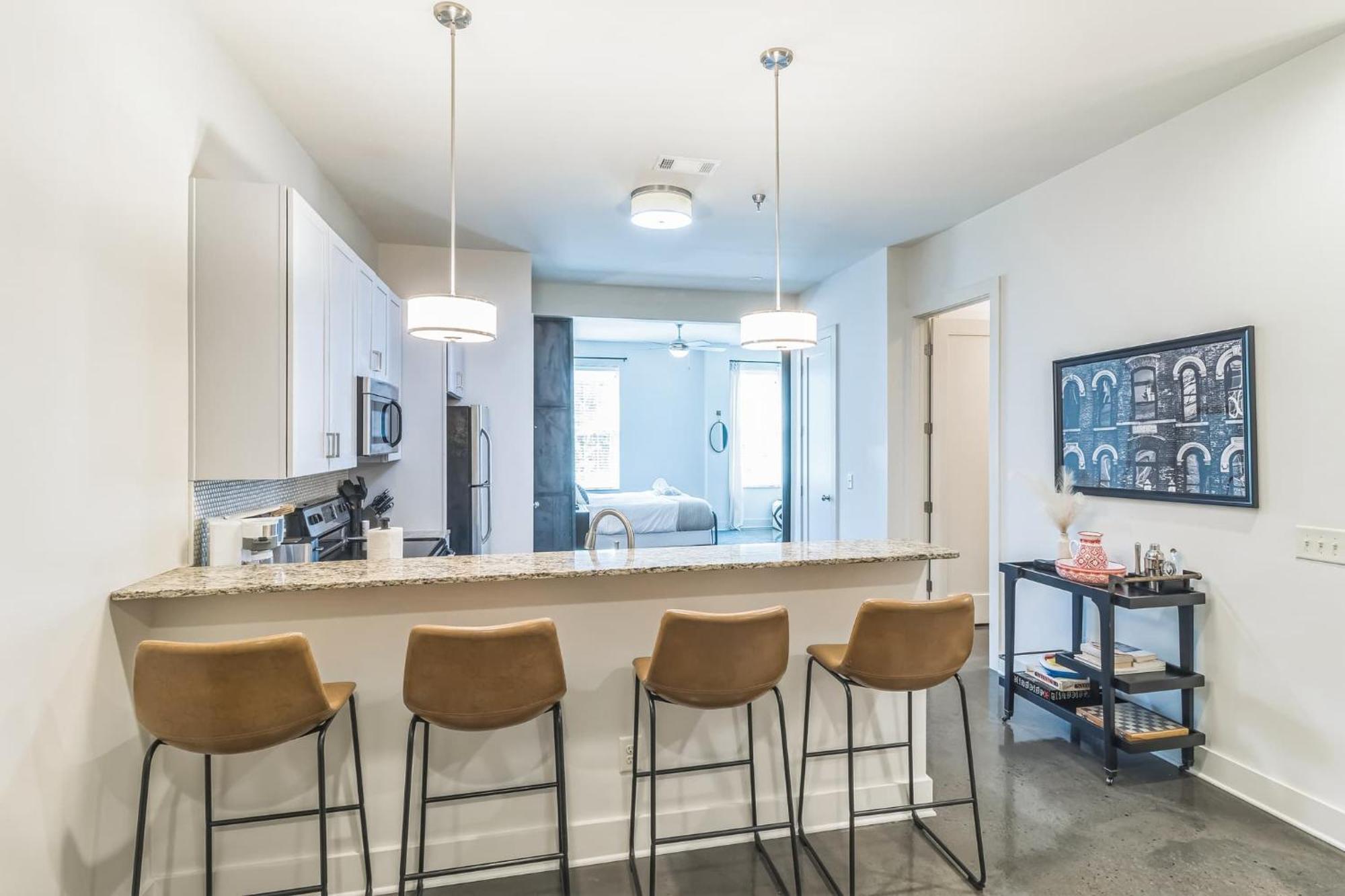 Chic For 4 Near West End * Nashville