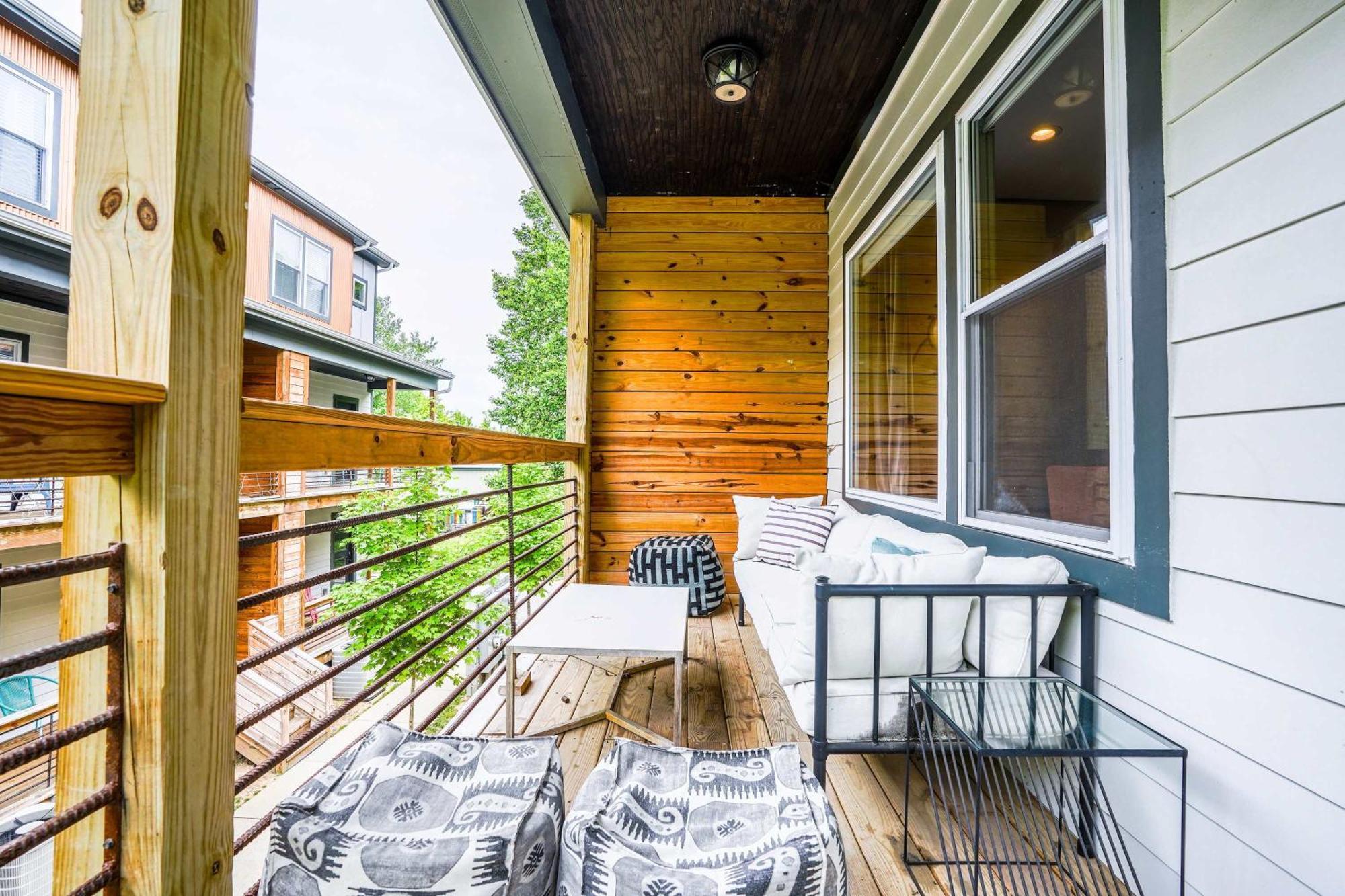 Holiday home Chic Townhome In Trendy East Nash