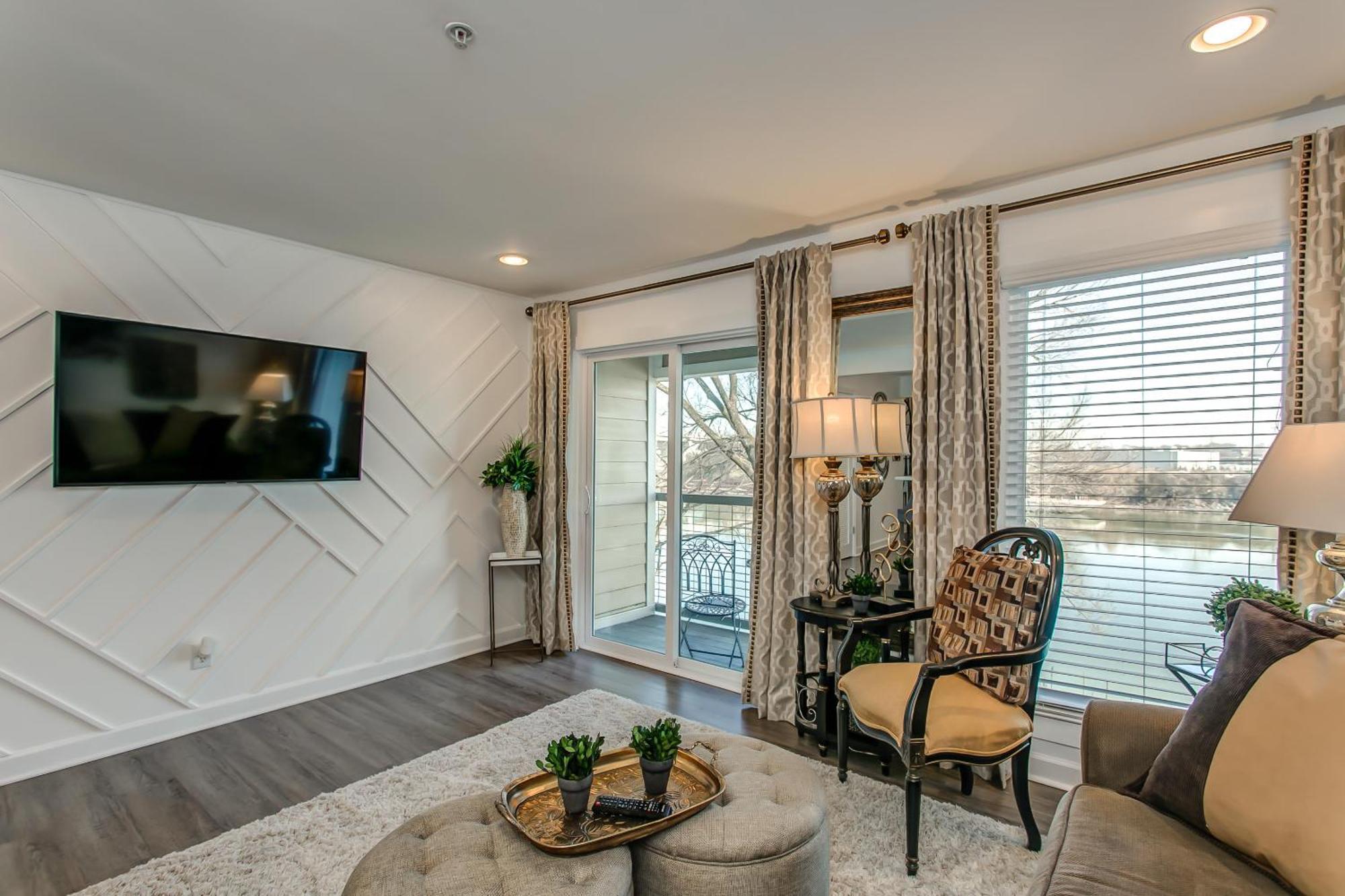 Riverfront Minutes From Broadway Holiday home *