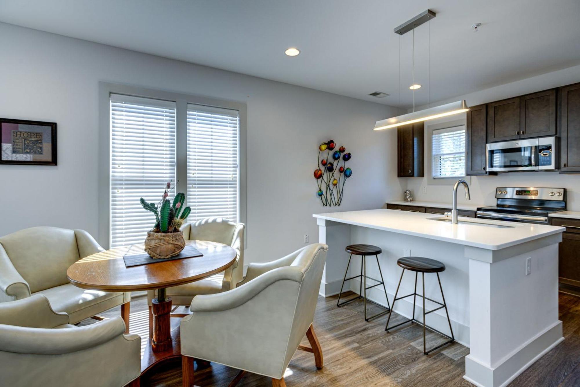 Quiet - Prime Locale Within Mins To Dt Holiday home Nashville