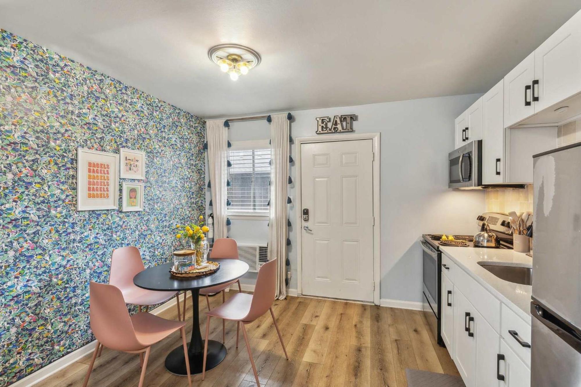 Trendy For 4 With Community Pool Holiday home *