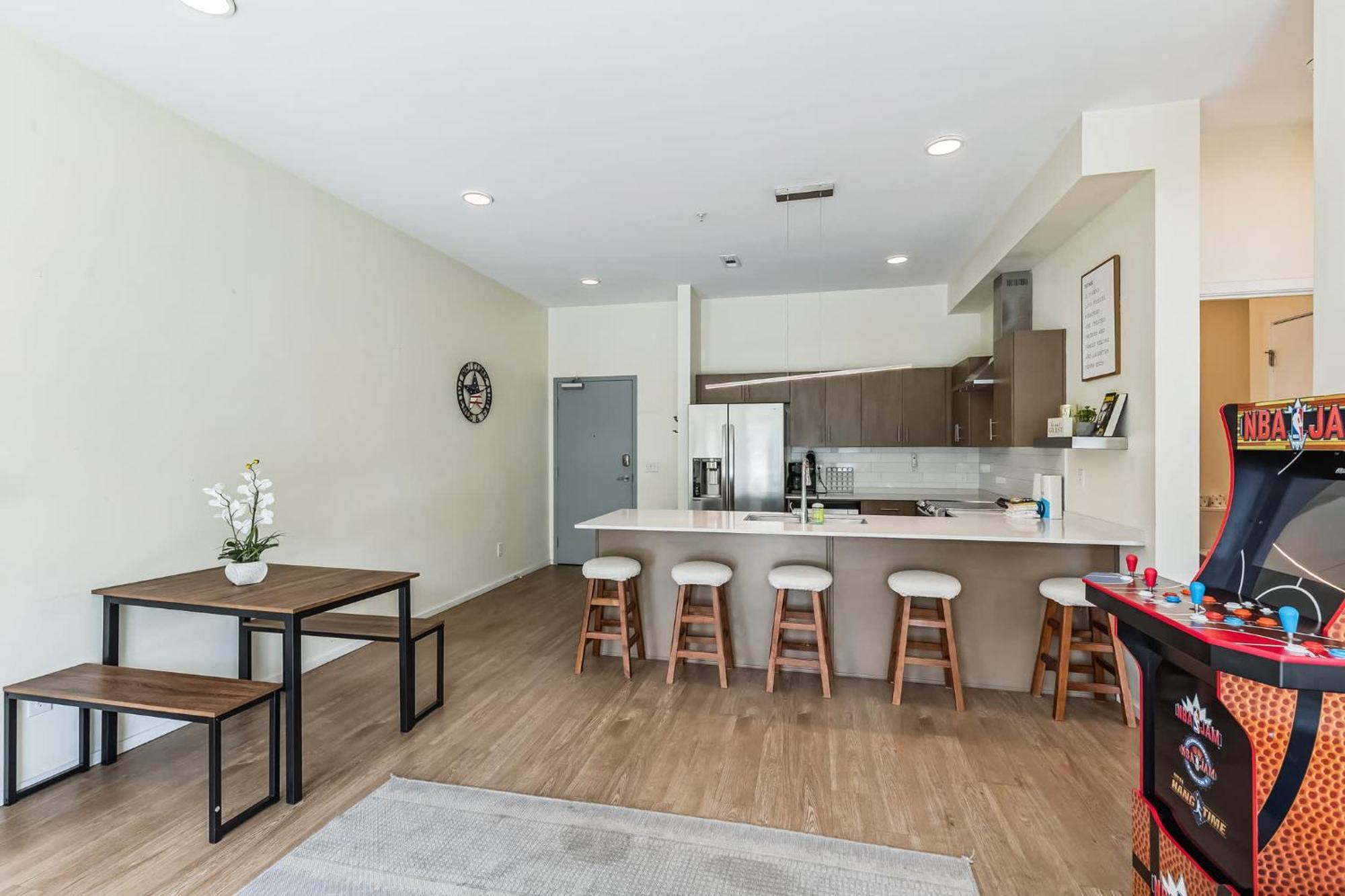 Trendy For 8 In Highly Walkable Neighborhood Holiday home *