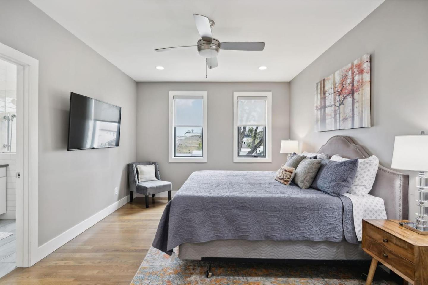 2mi Downtown Hot Tub Balcony 4 King Beds Nashville