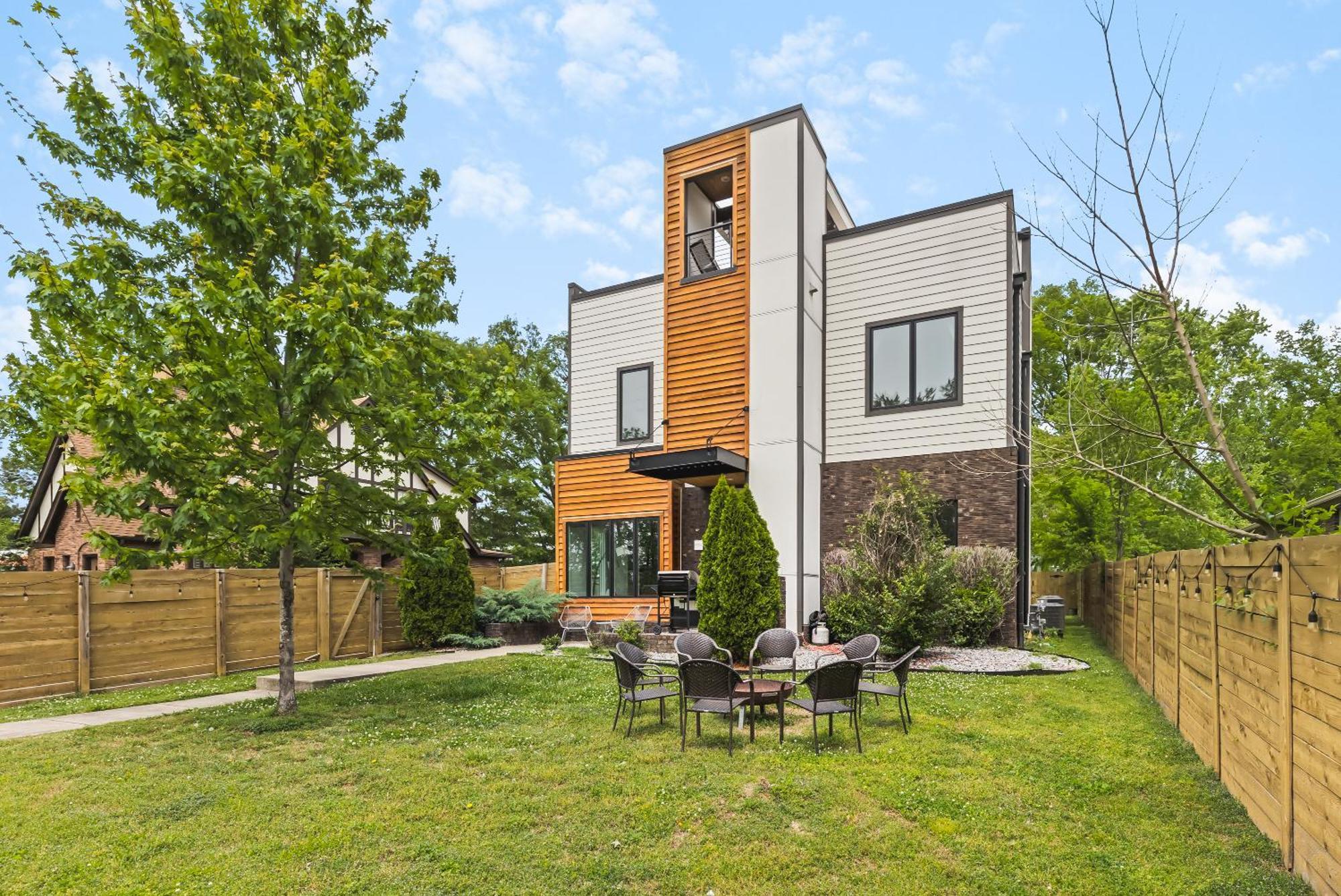 Holiday home Modern Luxury With Rooftop Deck, 3 Mi To Downtown Nashville