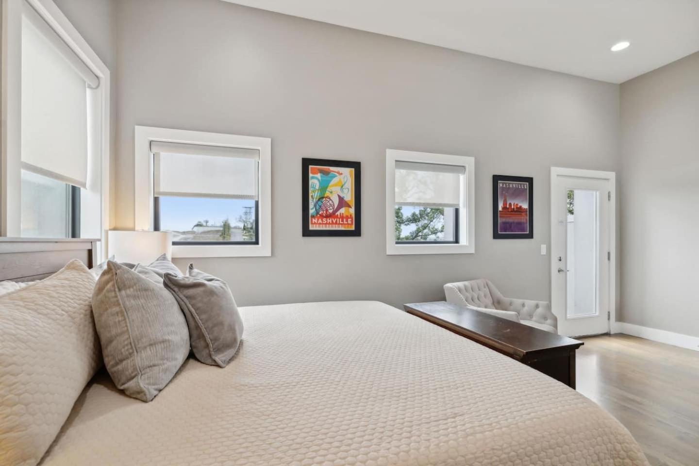 2mi Downtown Hot Tub Balcony 4 King Beds