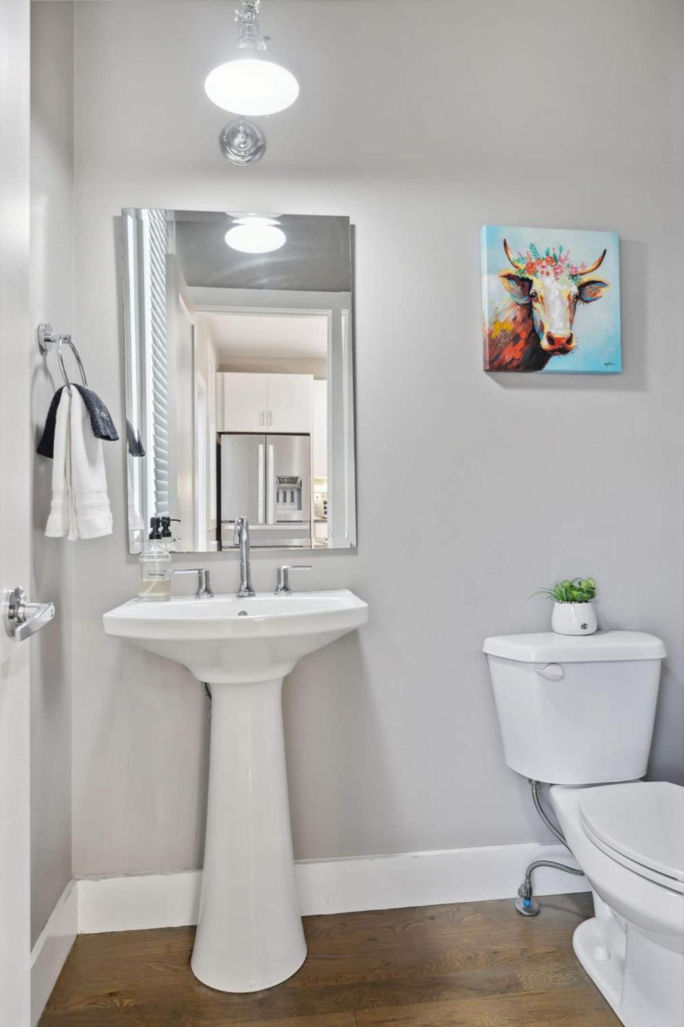 2mi Downtown Hot Tub Balcony 4 King Beds Holiday home *