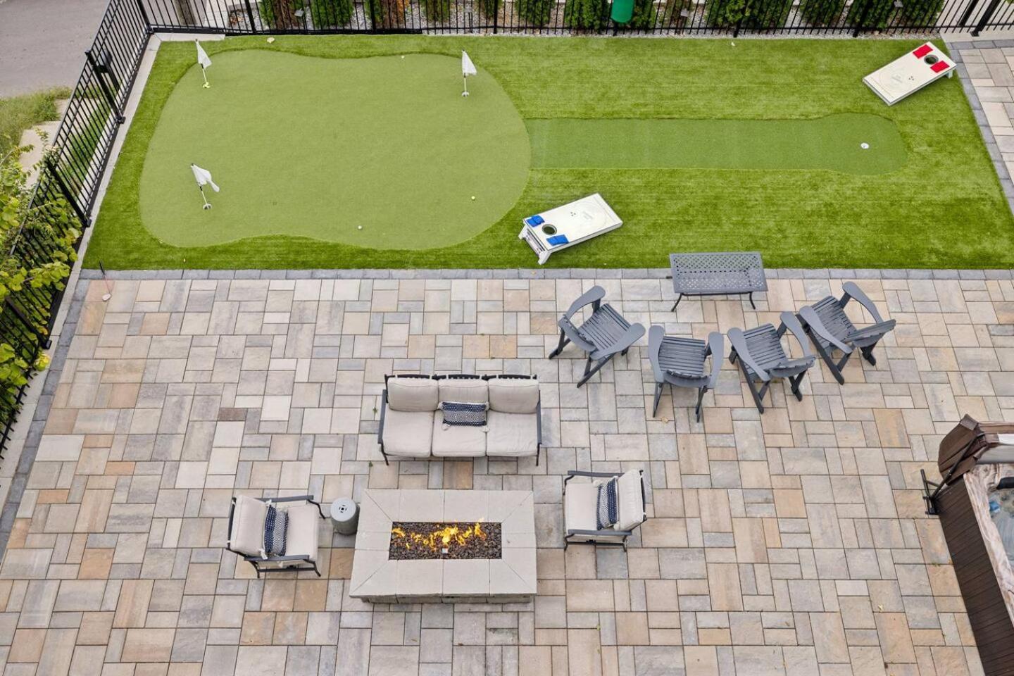 2mi Downtown Hot Tub Balcony 4 King Beds * Nashville