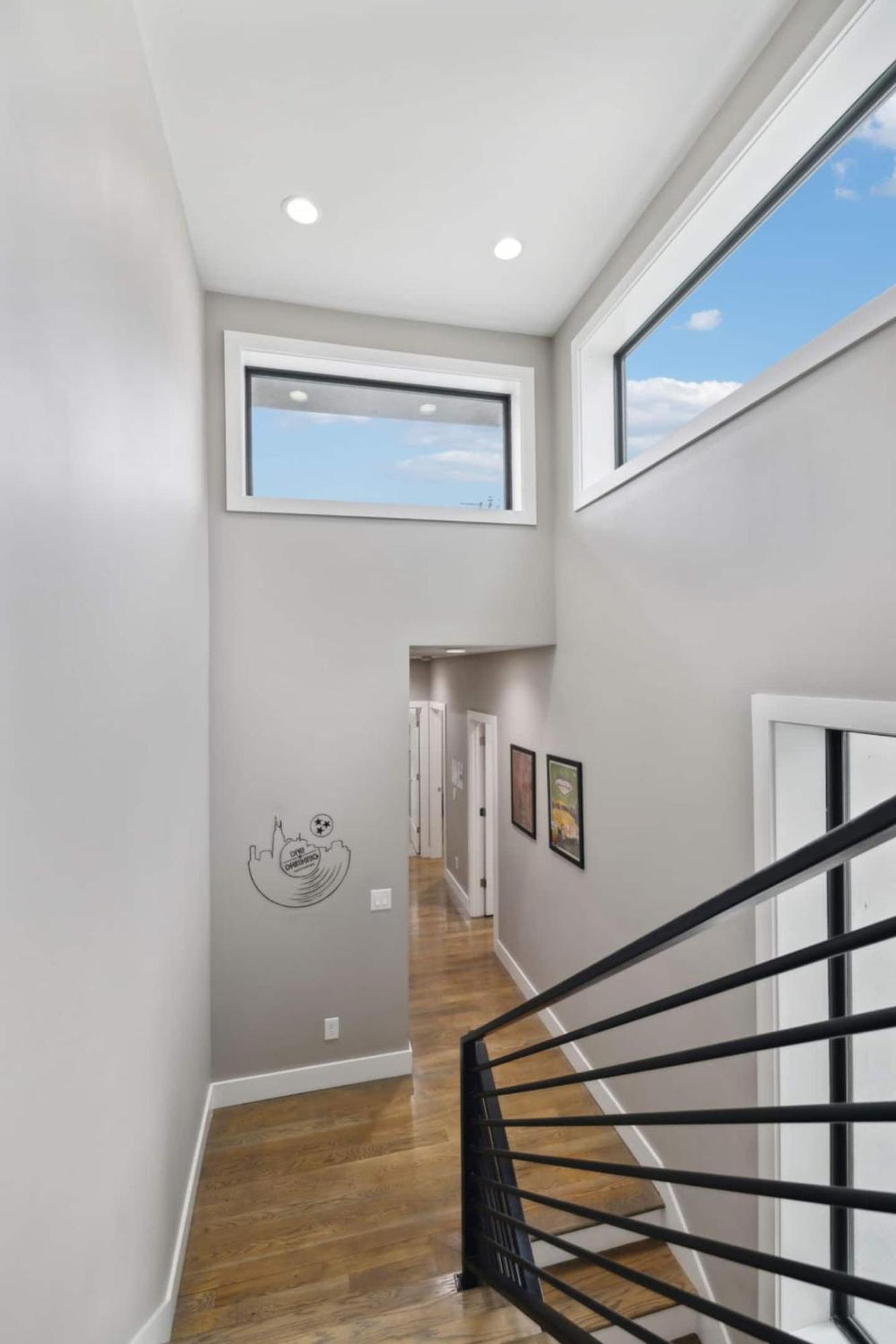 2mi Downtown Hot Tub Balcony 4 King Beds Holiday home *