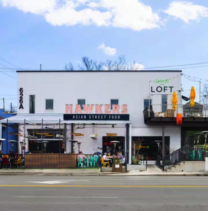 Holiday home Big New And Modern With Skyline View Mural And Ping Pong *