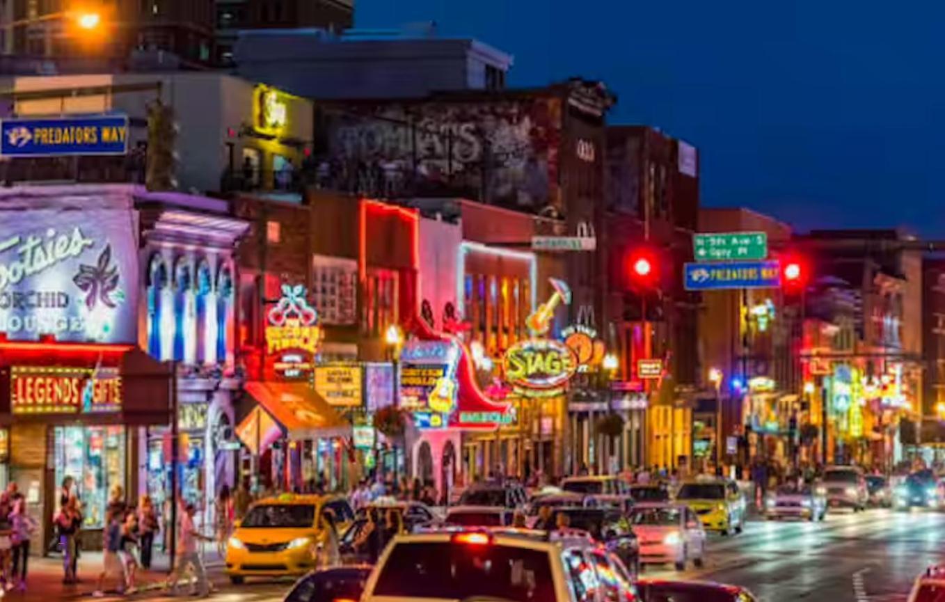 Apartment Music Row Retreat With Pool And Free Parking, Walk To Bars! Nashville