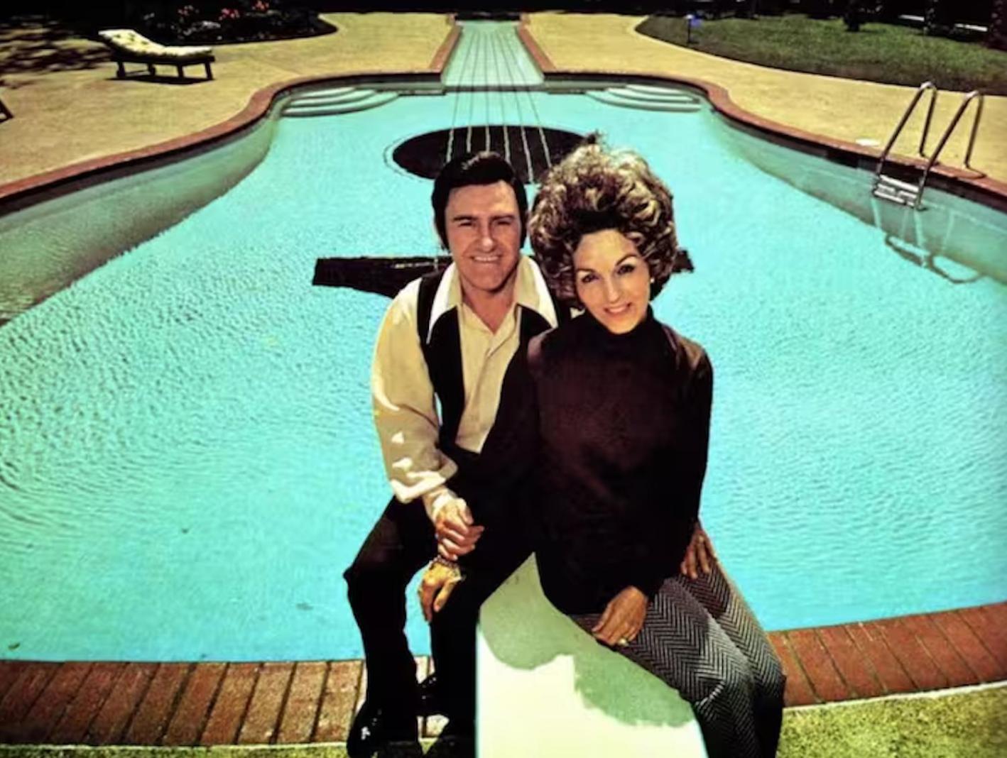 Music Row Retreat With Pool And Free Parking, Walk To Bars! Apartment