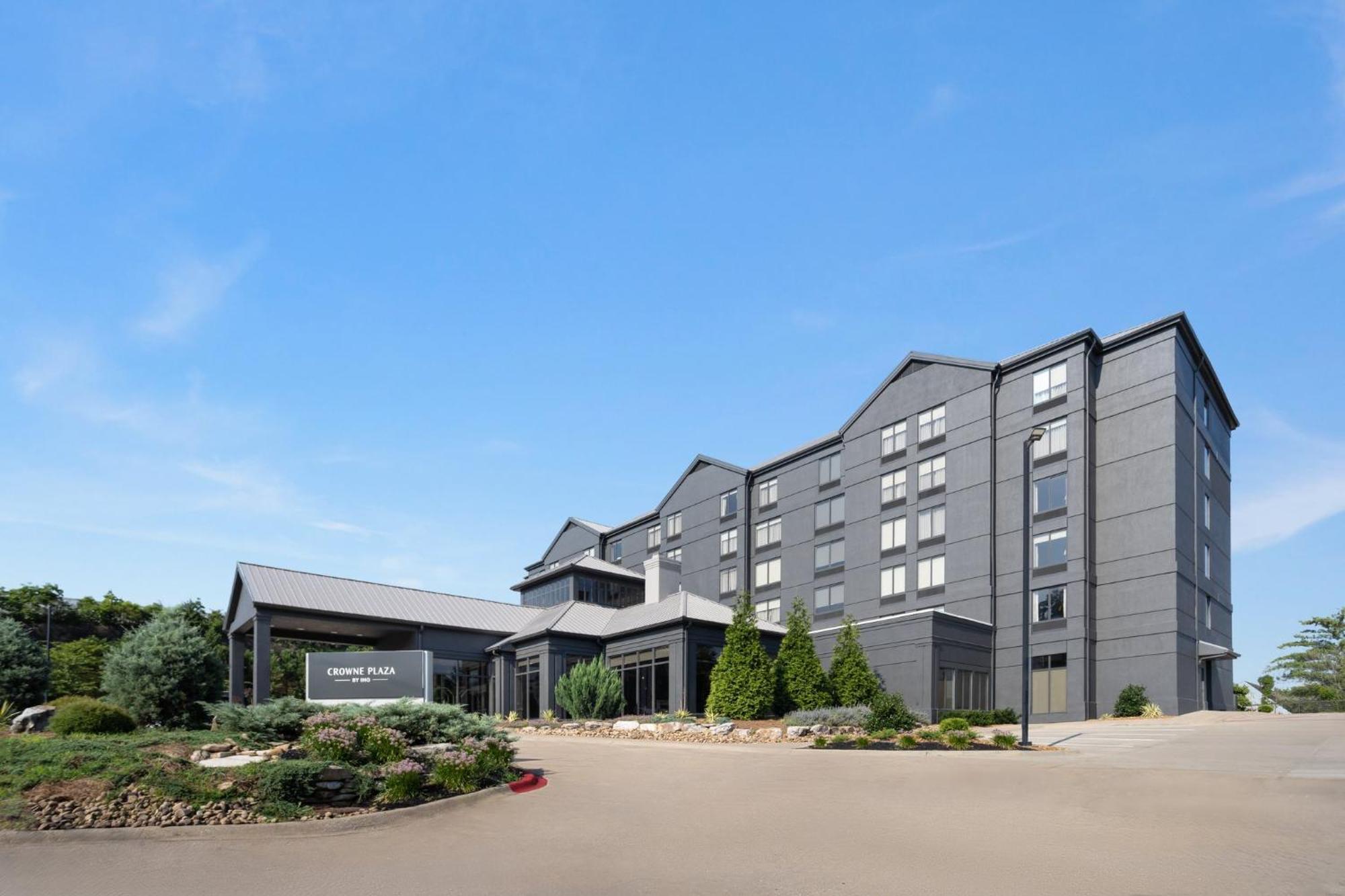 Crowne Plaza Airport By Ihg 3*