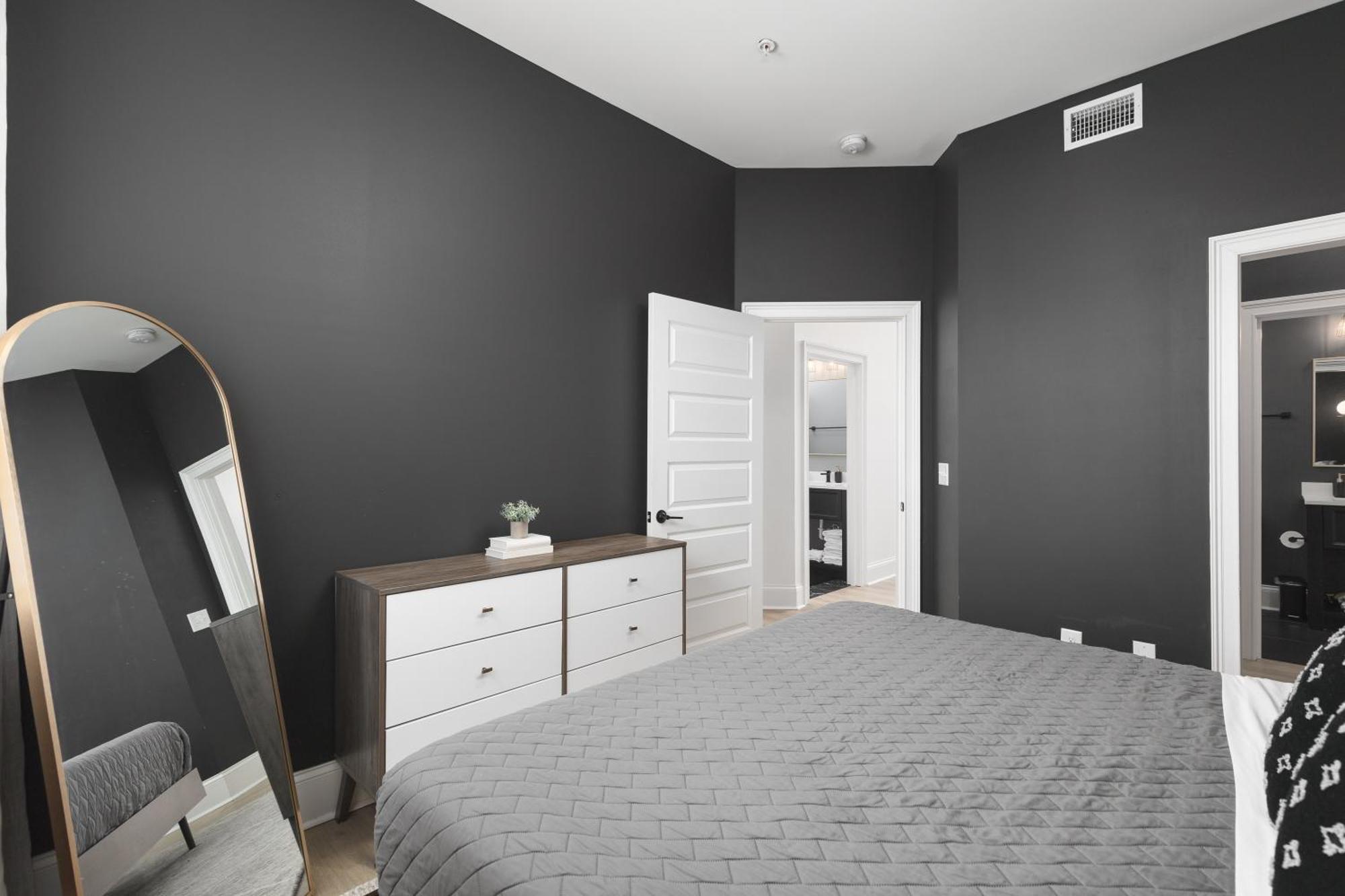 Apartment Spacious Modern 4 Bed 2 Bedroom Near Downtown *