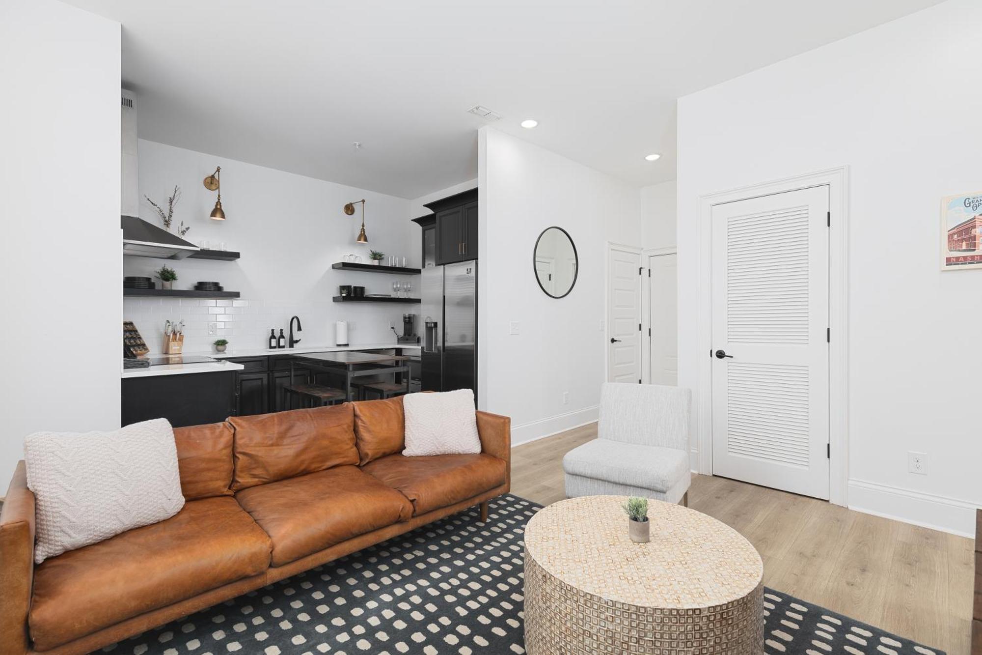 Spacious Modern 4 Bed 2 Bedroom Near Downtown Nashville