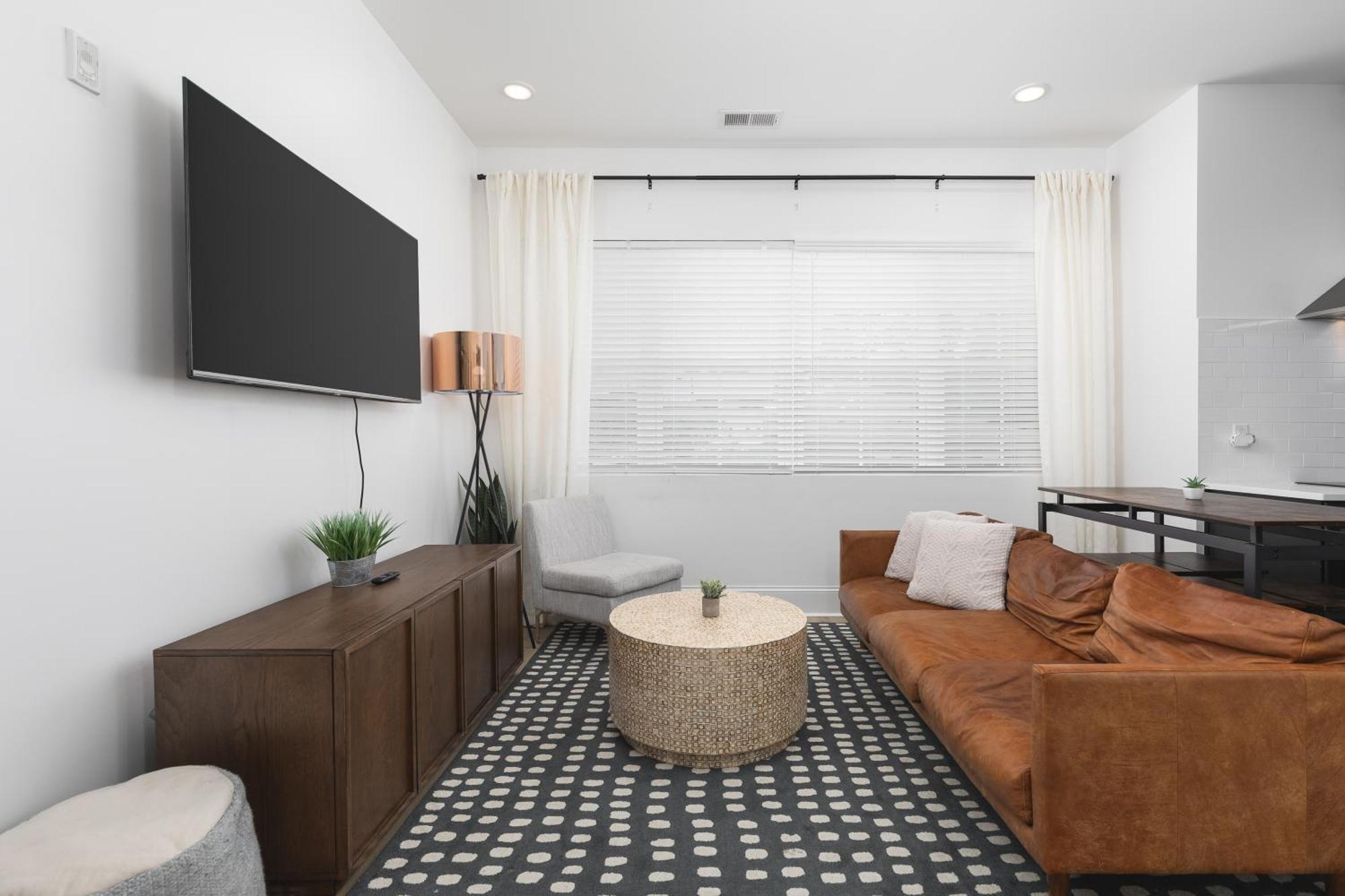 Apartment Spacious Modern 4 Bed 2 Bedroom Near Downtown