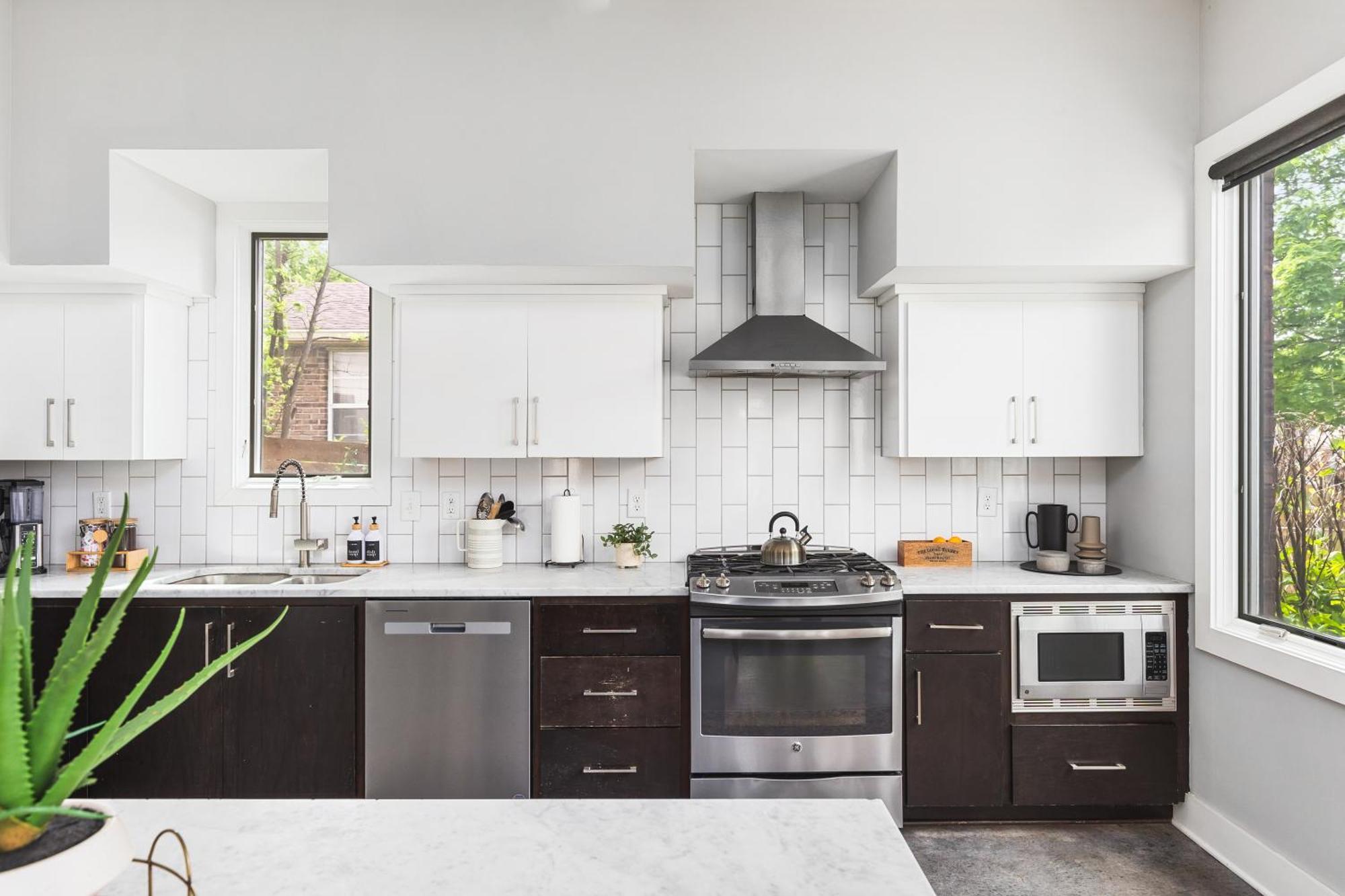 Modern Luxury With Rooftop Deck, 3 Mi To Downtown Nashville