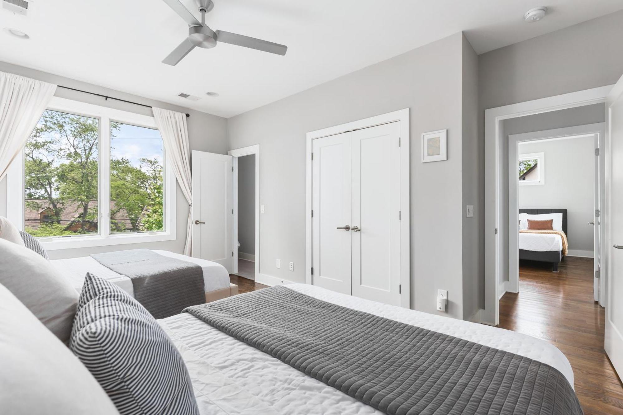 Modern Luxury With Rooftop Deck, 3 Mi To Downtown Holiday home