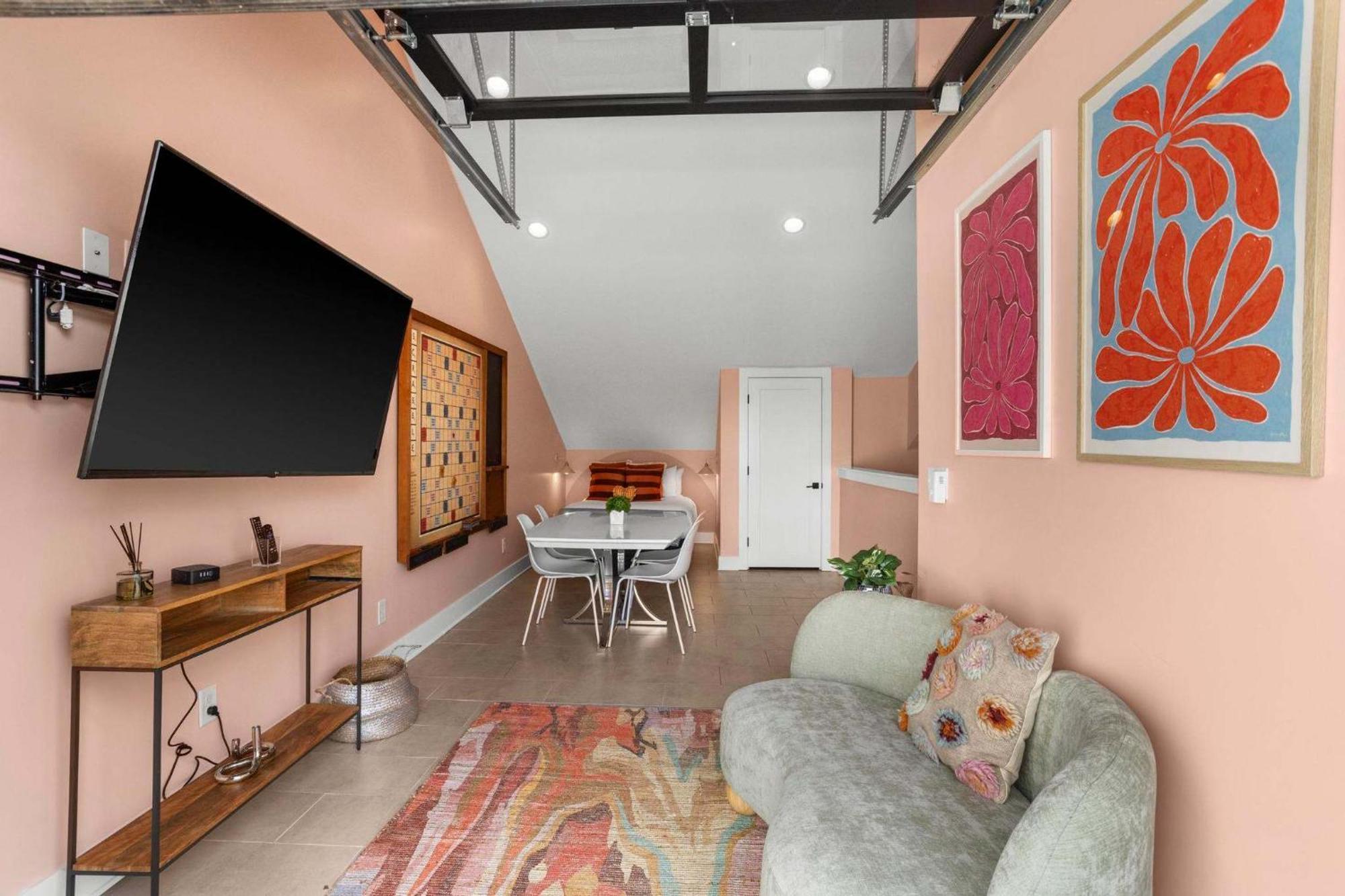 Play At 8th & Argyle Elite Vacation Spot *