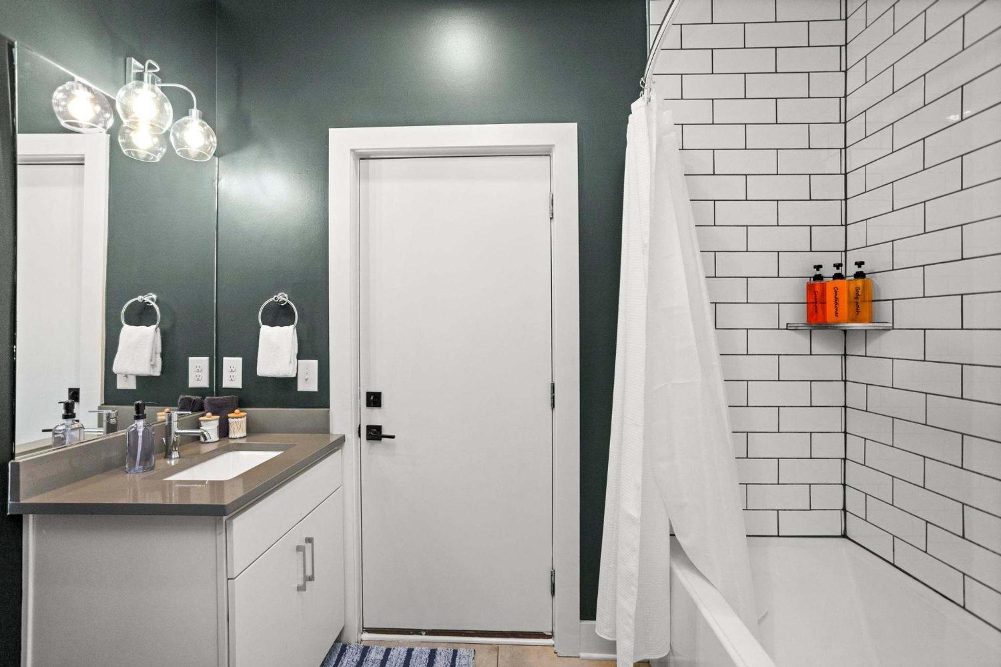 Class At 8th & Argyle Elite Vacation Spot Holiday home