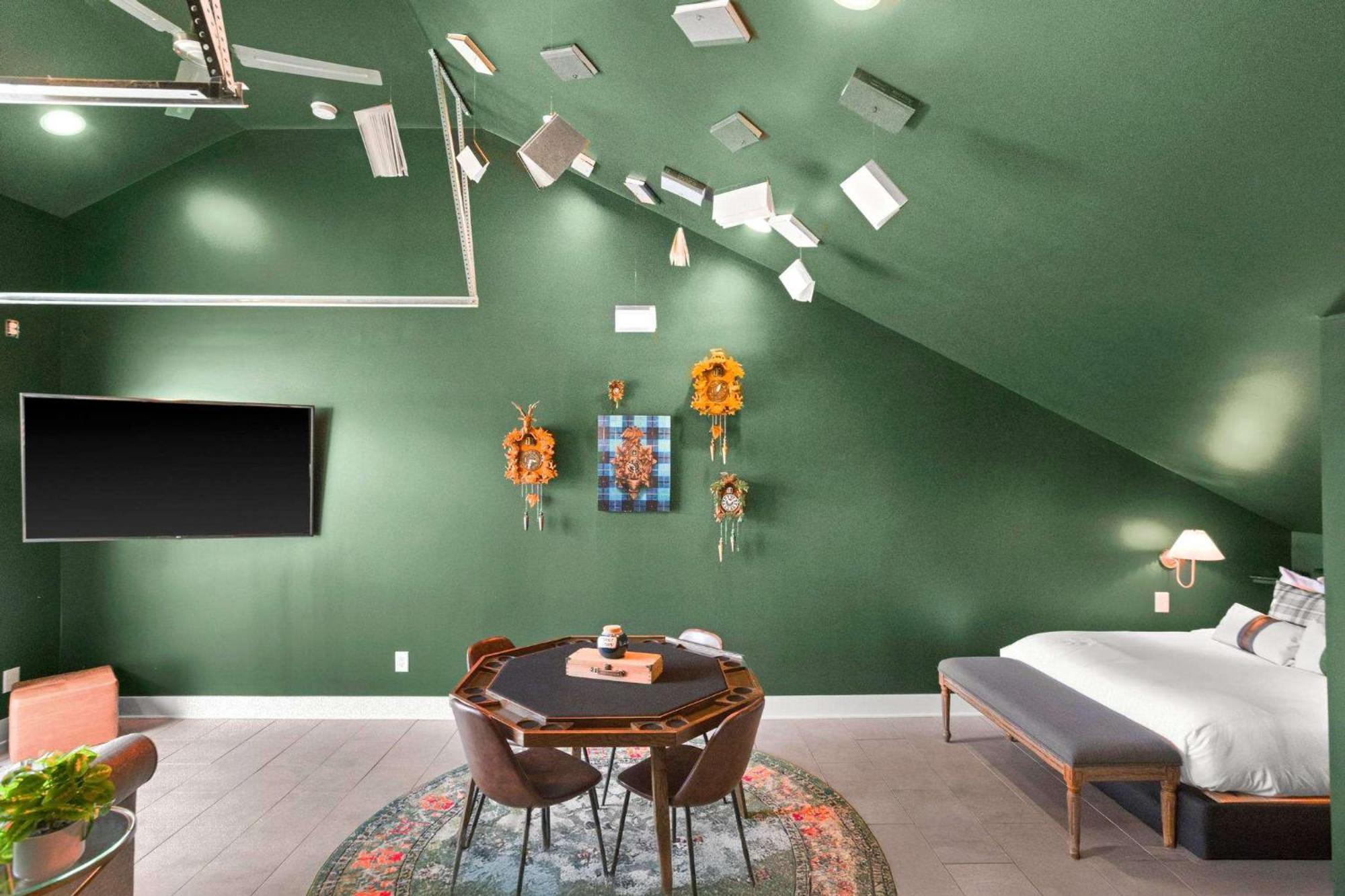 Class At 8th & Argyle Elite Vacation Spot