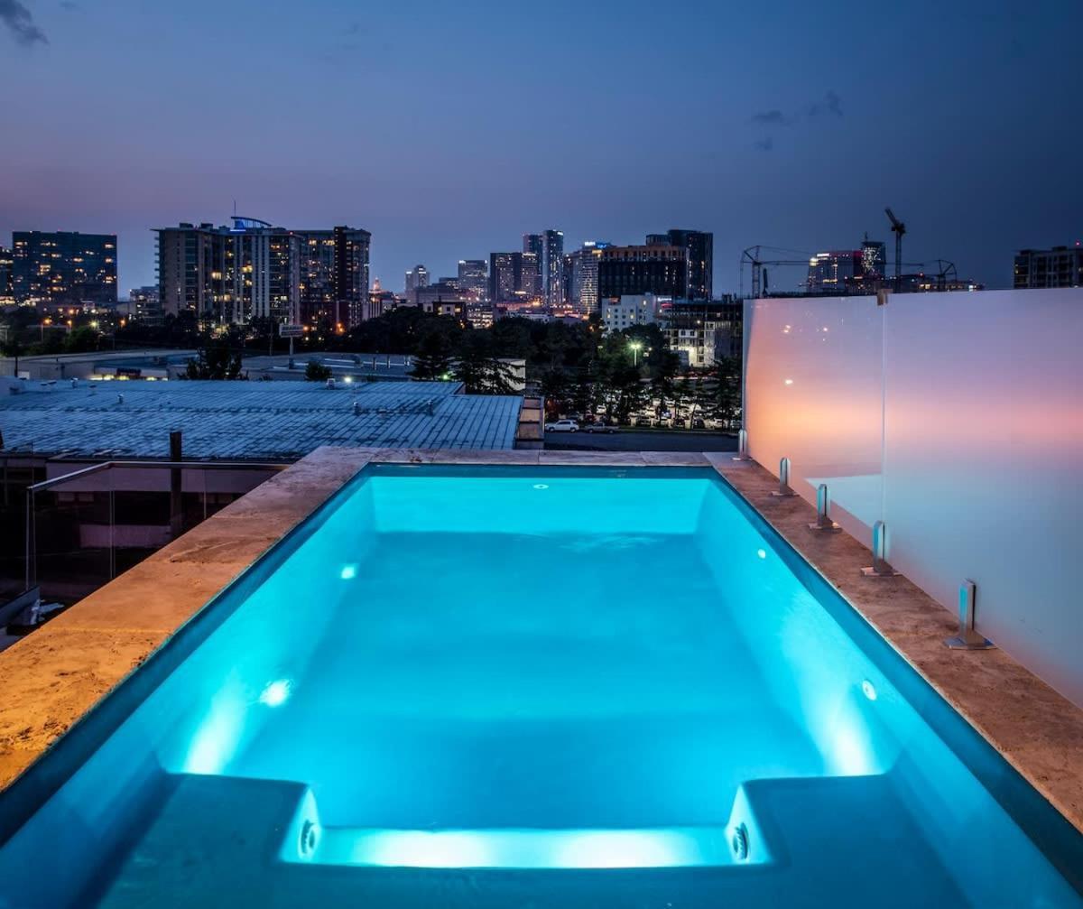 Skyline Views - Rooftop Pool - Maximum Luxury Holiday home