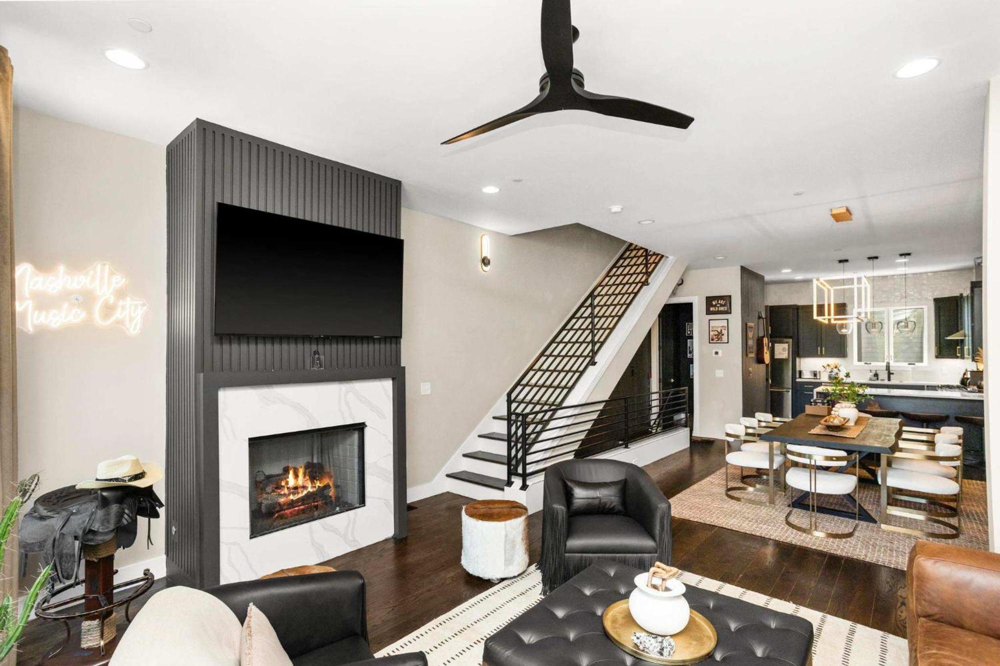 Luxury - Fire Table Balcony & Views * Nashville