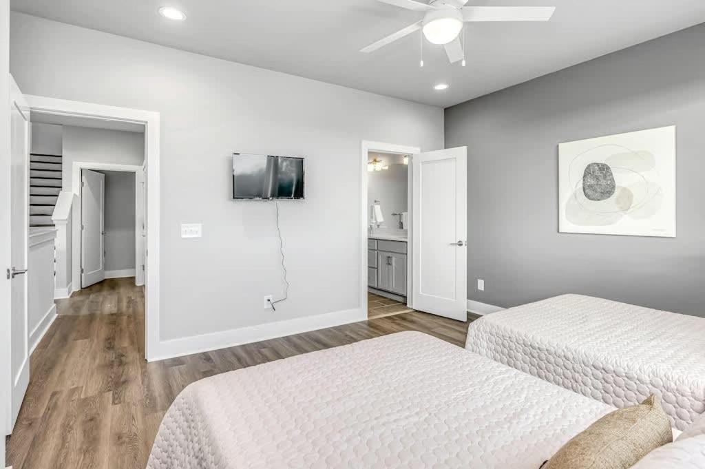 2 Townhomes - Sleeps 24-rooftop Patios