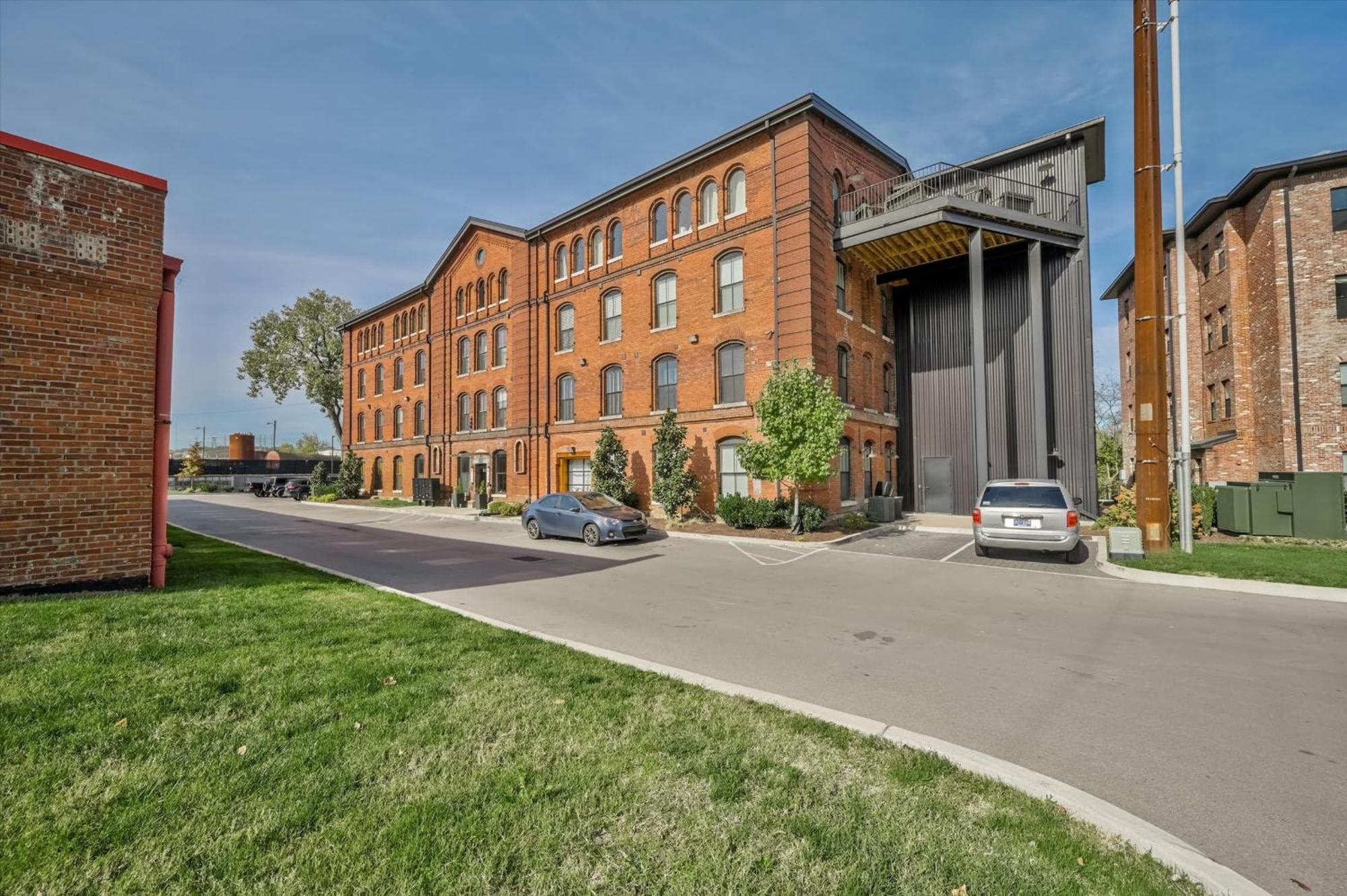 Luxe Loft With Speakeasy Parking And 2 Mi To Broadway