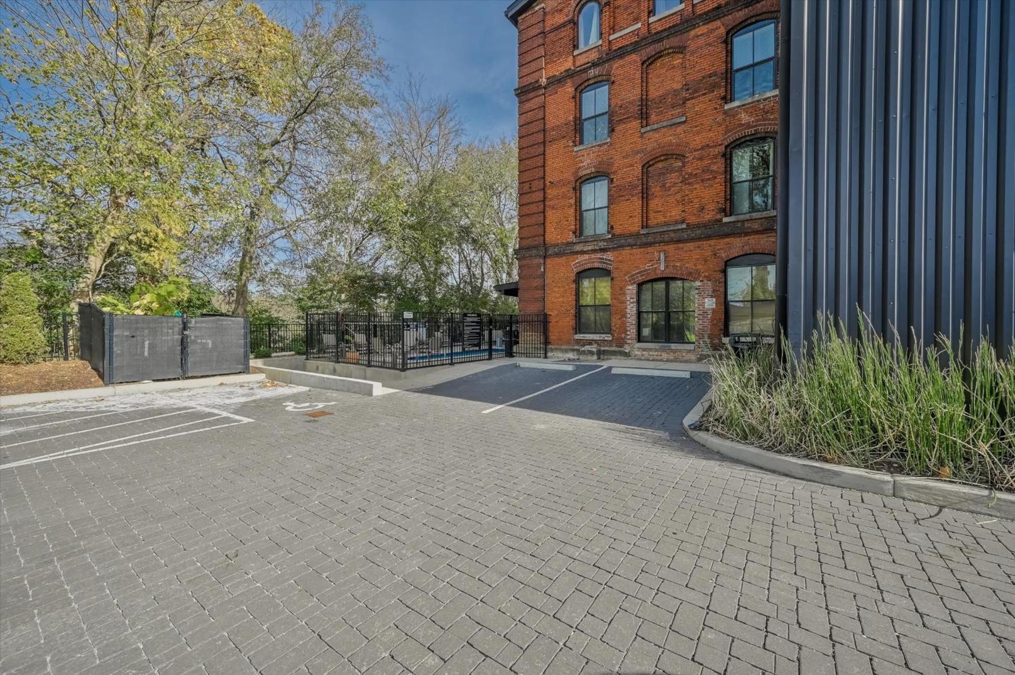 Luxe Loft With Speakeasy Parking And 2 Mi To Broadway