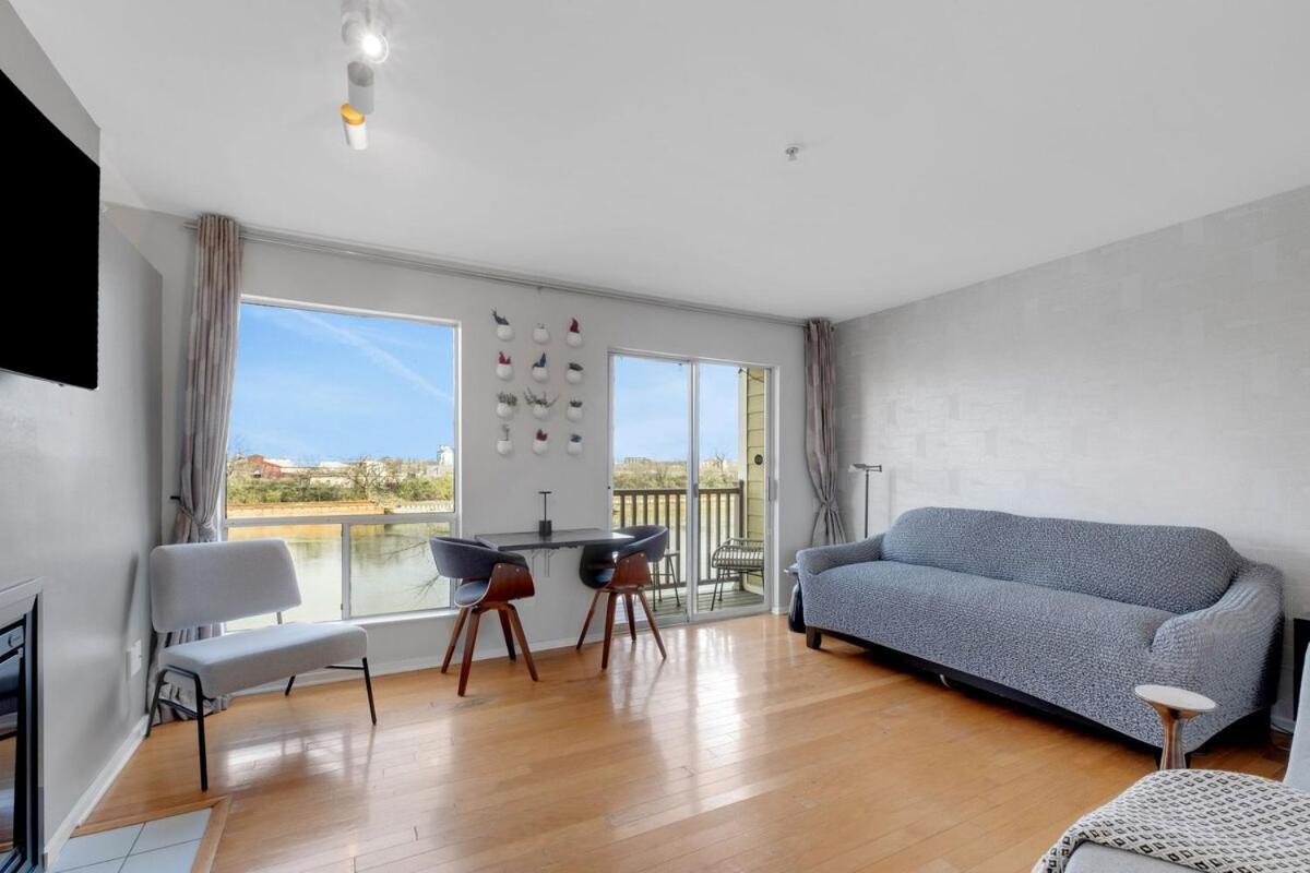 Downtown River Views Pool Parking Nashville