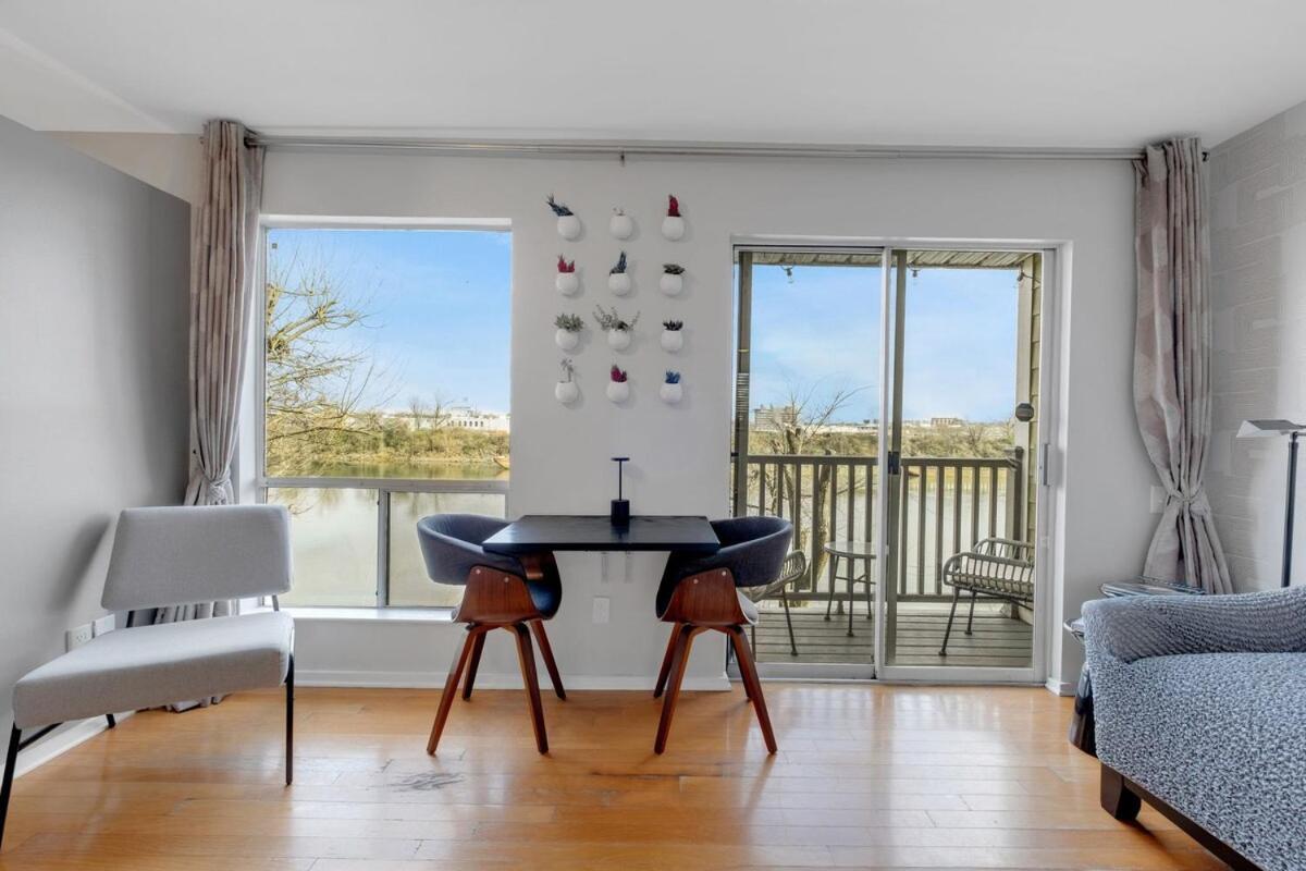 Downtown River Views Pool Parking *