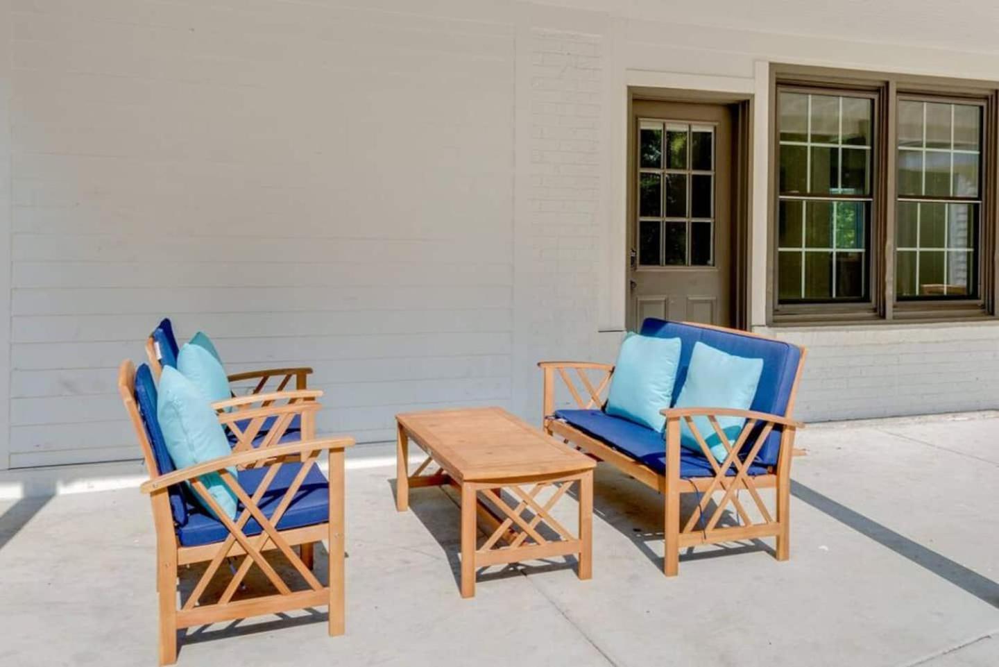 Nashville's Music House, Dolly Approved! * Nashville